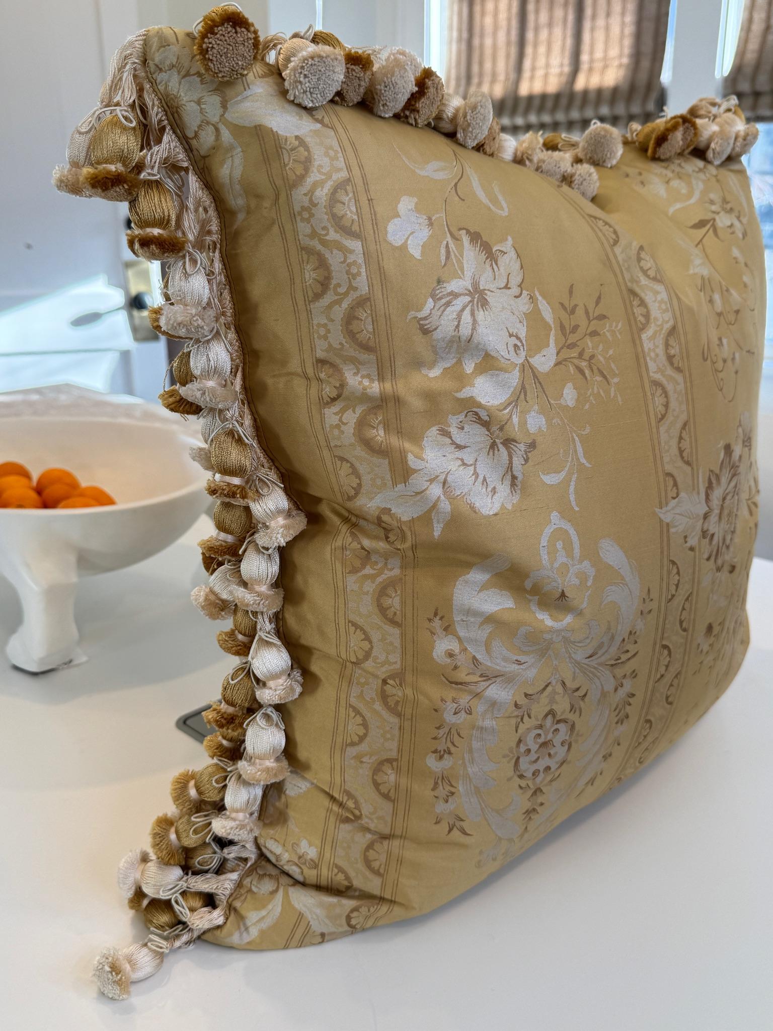 Vintage Fortuny Silk fabric pillows with tassels, a pair In Good Condition For Sale In Wichita, KS