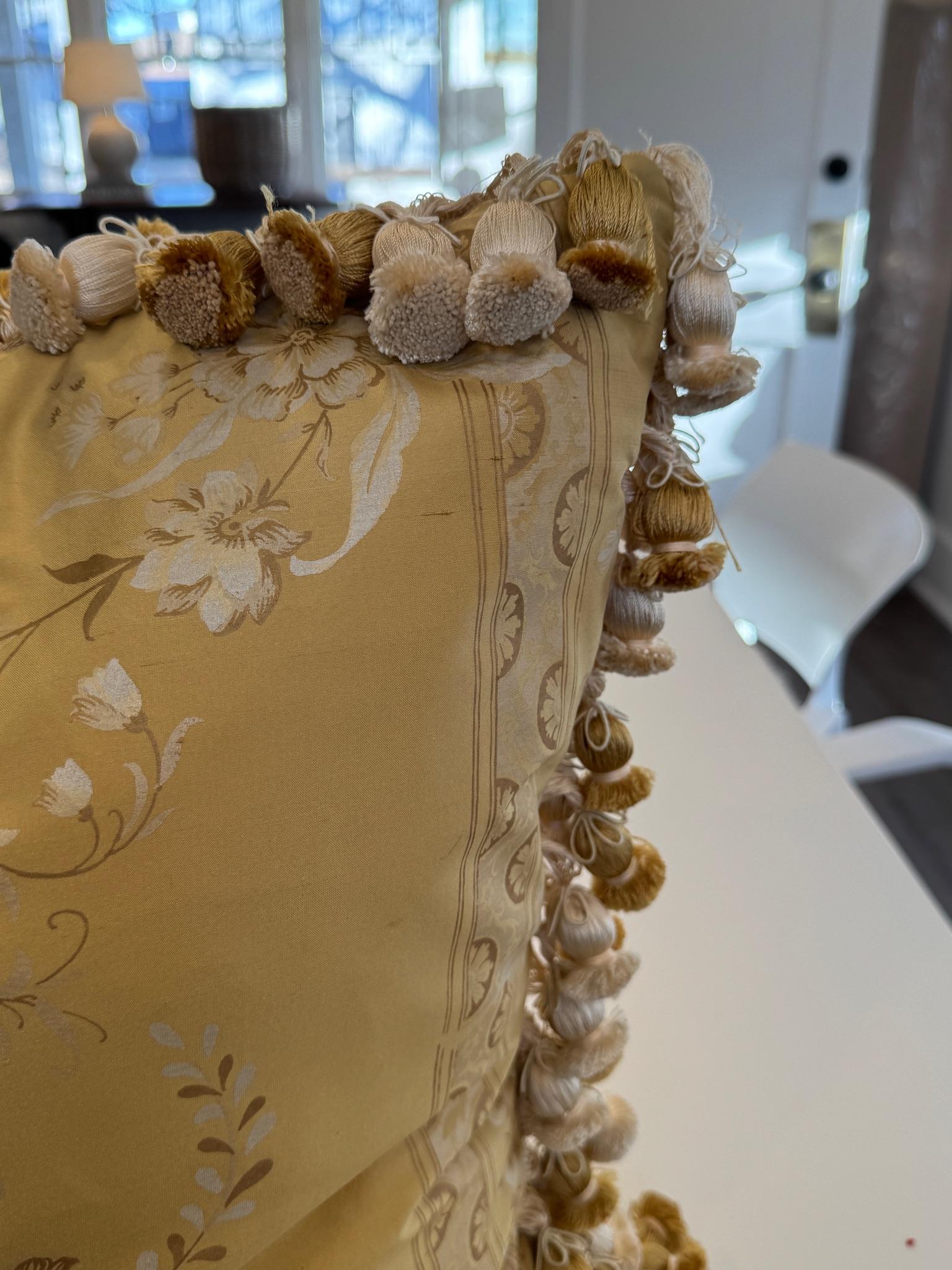 Vintage Fortuny Silk fabric pillows with tassels, a pair For Sale 1