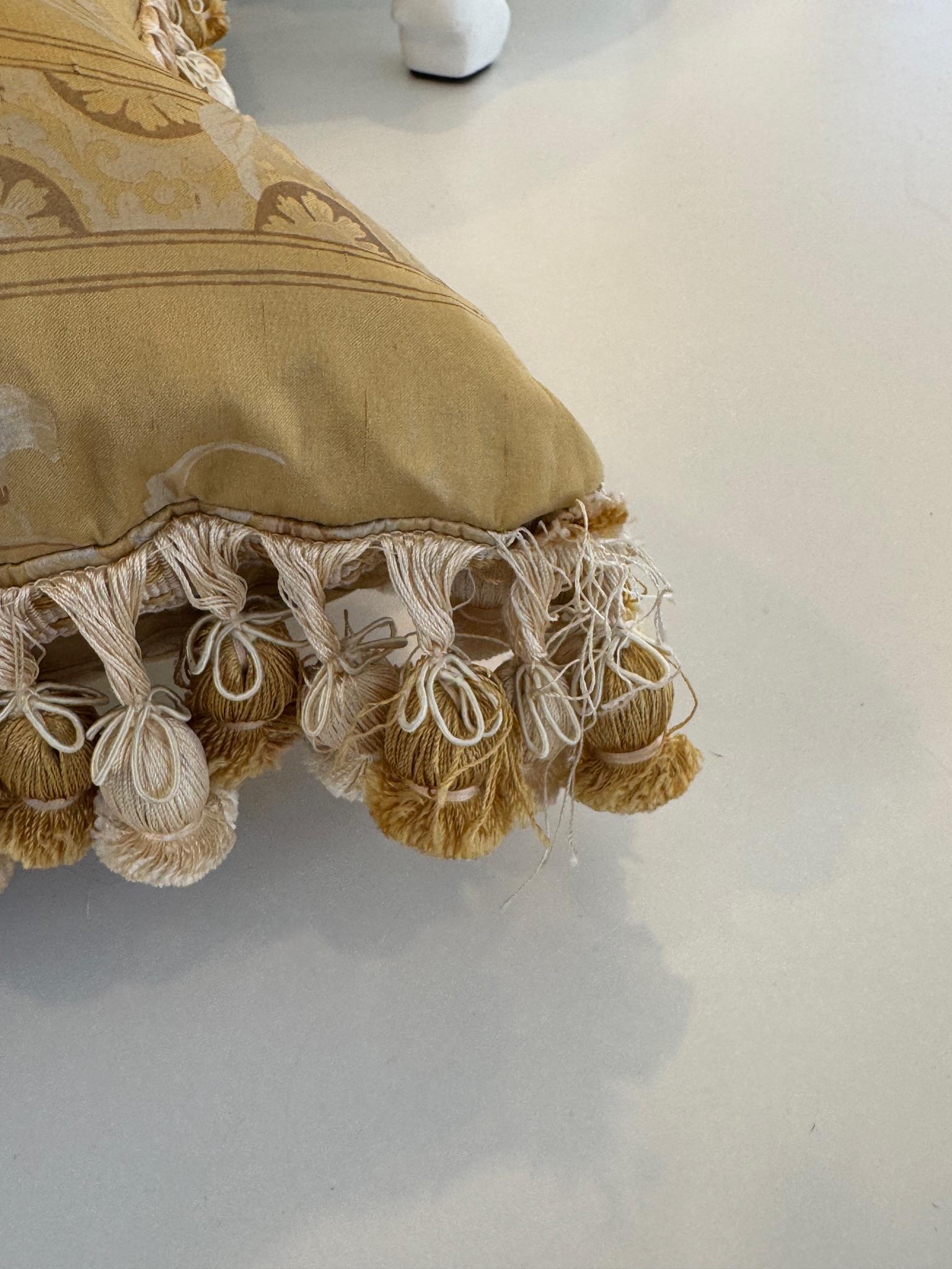 Vintage Fortuny Silk fabric pillows with tassels, a pair For Sale 2
