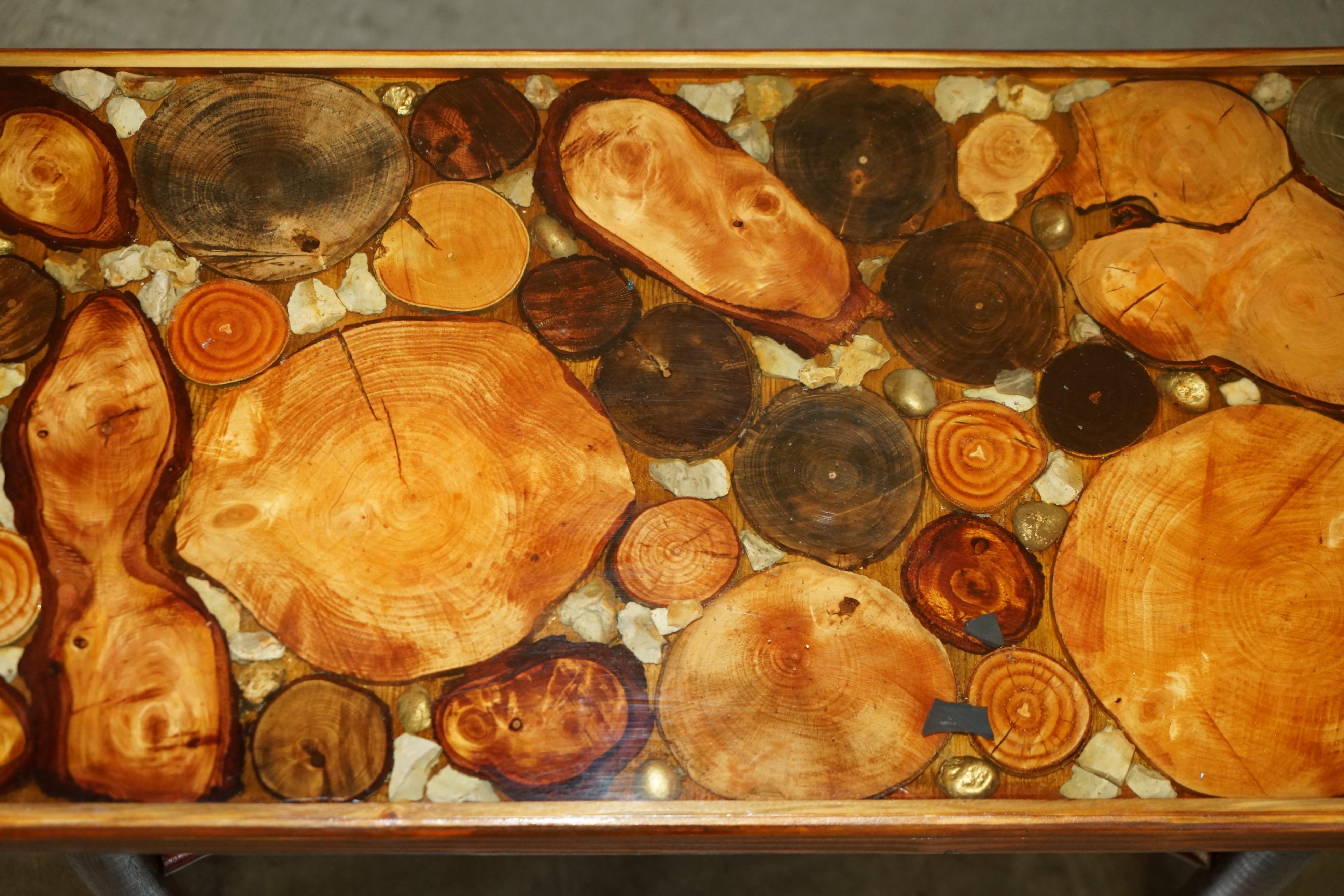 VINTAGE FOSSIL PETRIFIED WOOD SAMPLE COFFEE TABLE SUPER DECORATIVE & PRIMITiVE In Good Condition For Sale In West Sussex, Pulborough