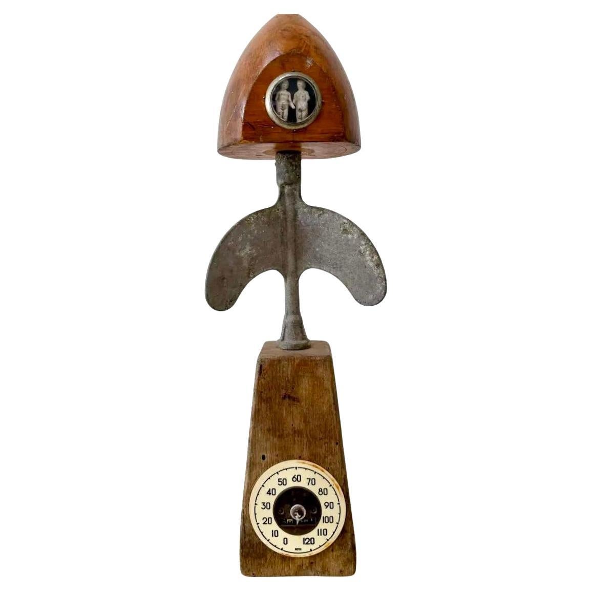 Scultura vintage di assemblaggio di oggetti trovati con tachimetro e inserti fotografici in vendita