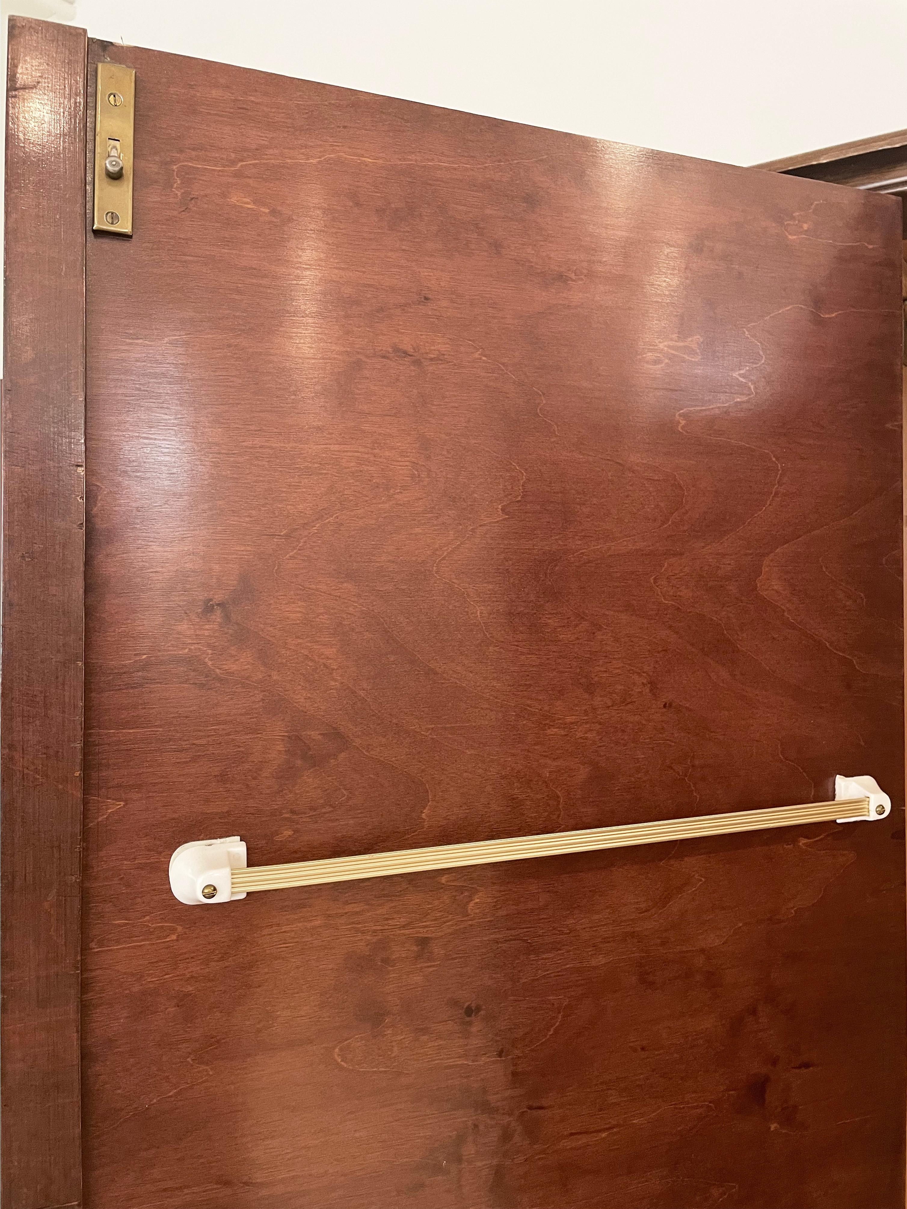 Armario vintage de cuatro puertas 9
