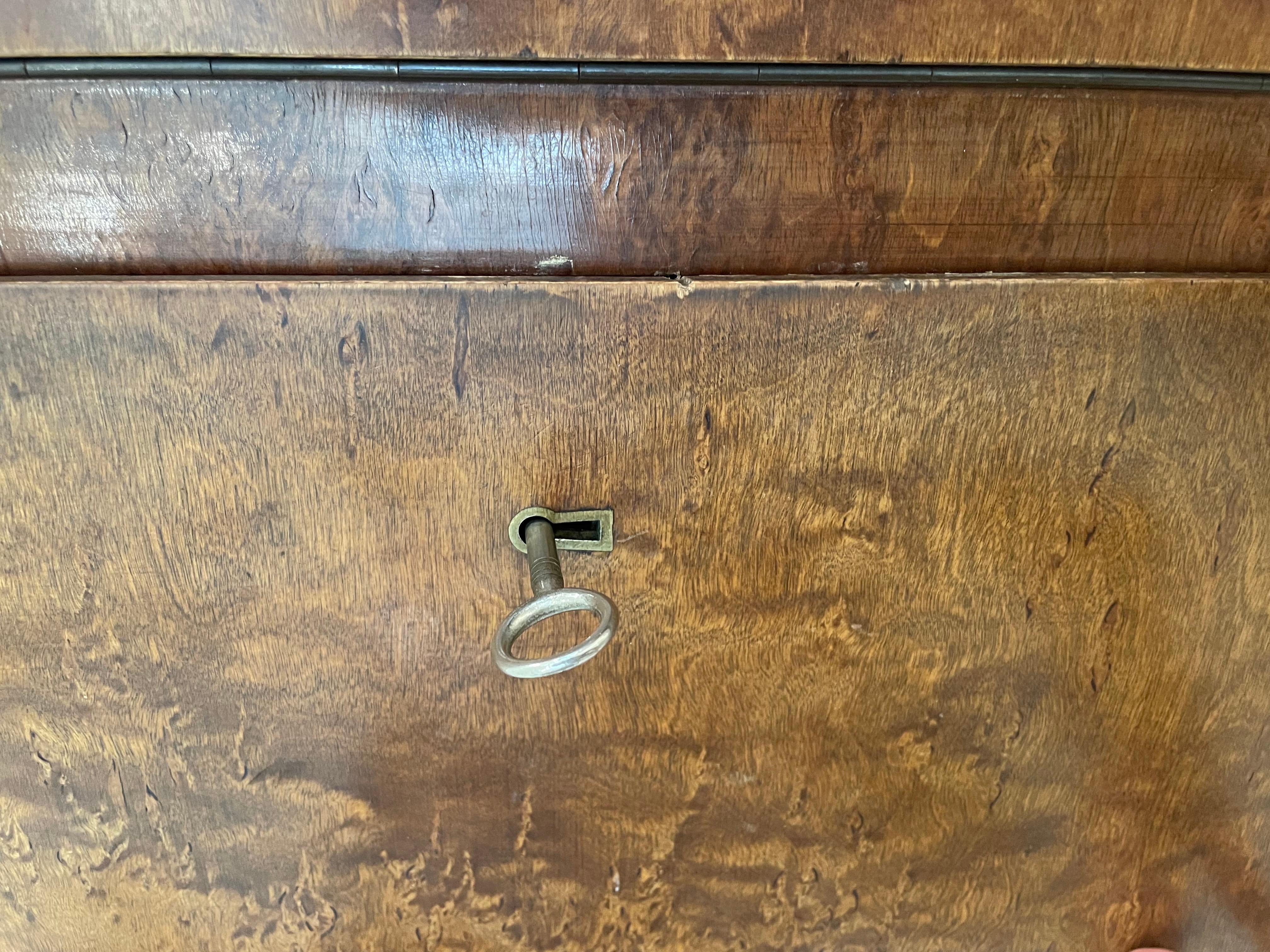 Armario vintage de cuatro puertas 2