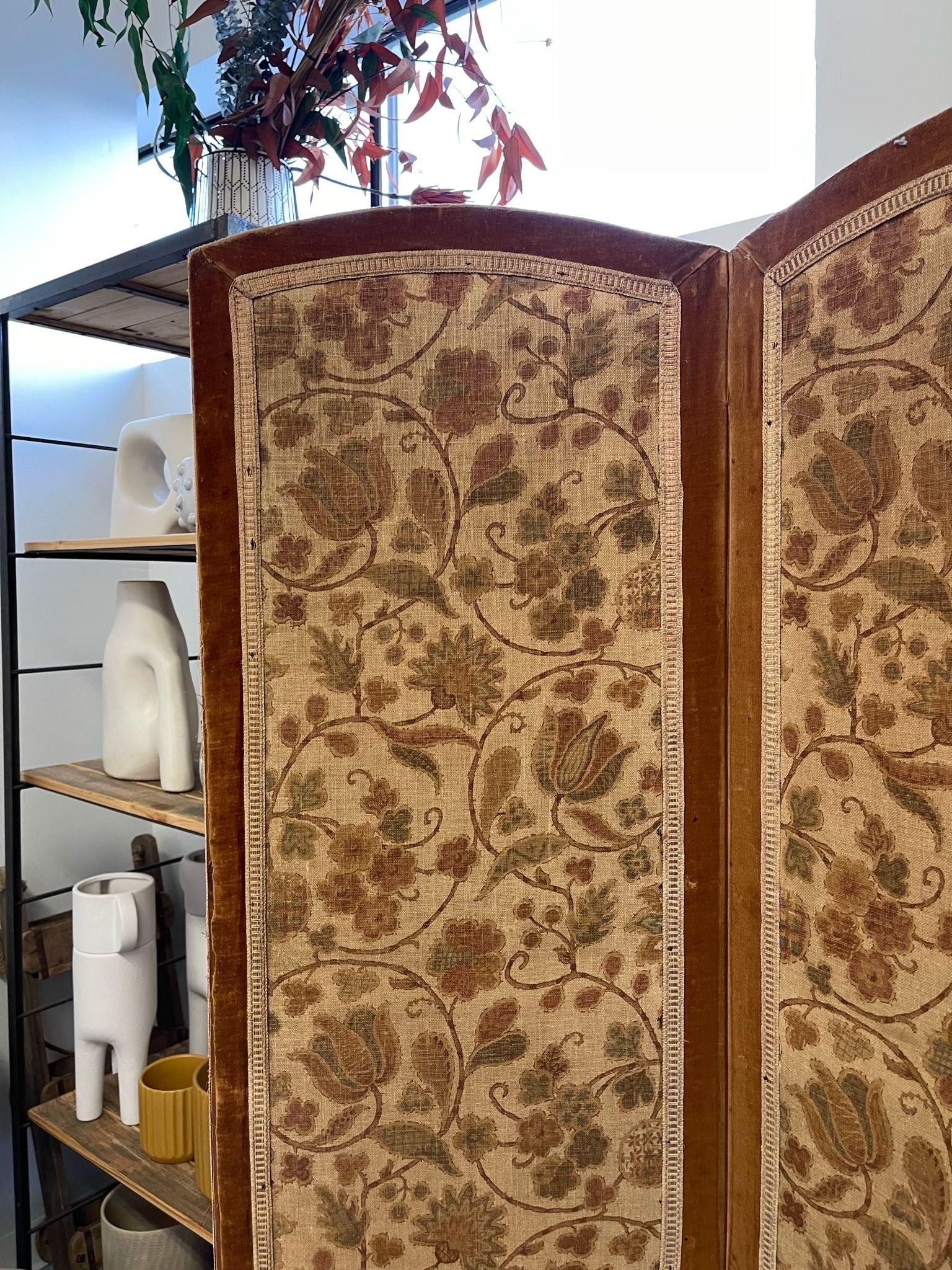 Vintage Four Fold Screen Room Divider. Uk Import. In Good Condition In Seattle, WA