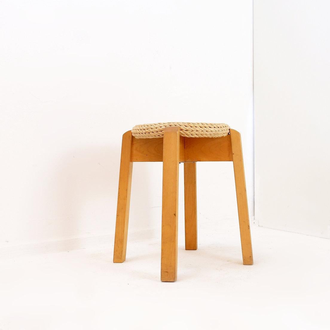 Tabouret vintage à quatre pieds tissé organique dans le style d'Adoux & Minet Bon état - En vente à Linkebeek, BE