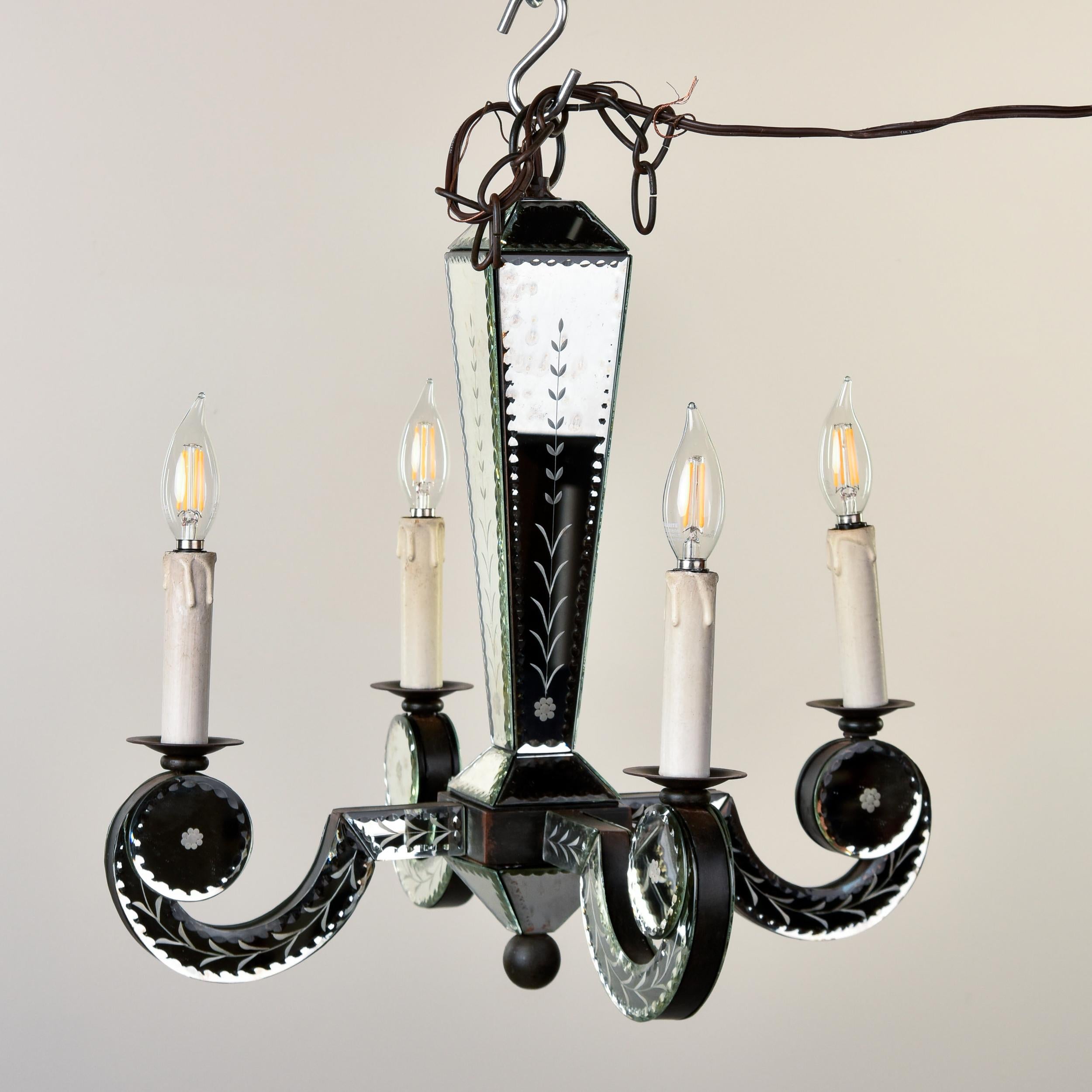 Lampadario vintage a quattro luci con pannelli di specchio inciso In condizioni buone in vendita a Troy, MI