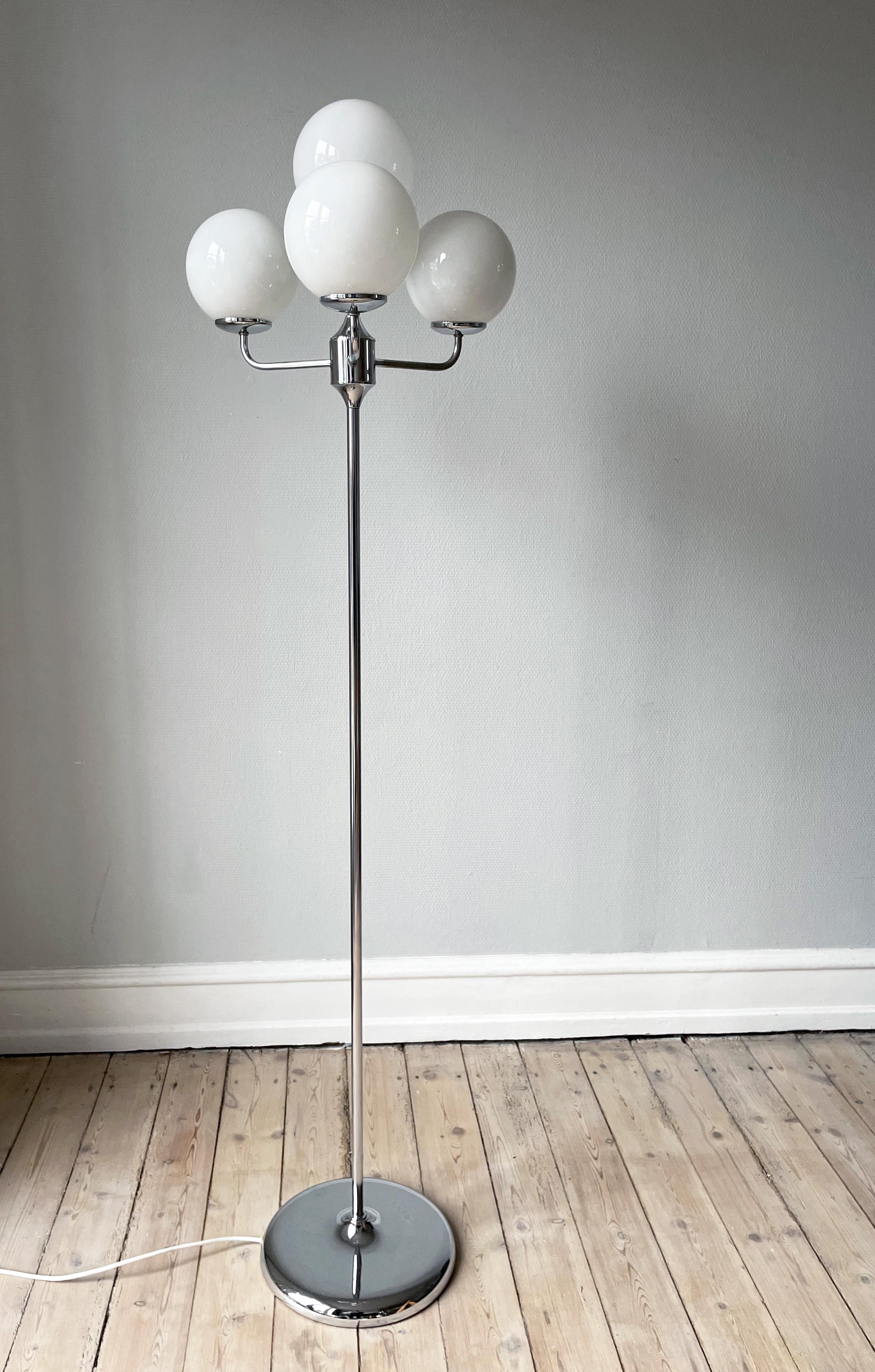 Four Opaline White Glass Globe Metal Floor Lamp, 1970s In Good Condition For Sale In Copenhagen, DK