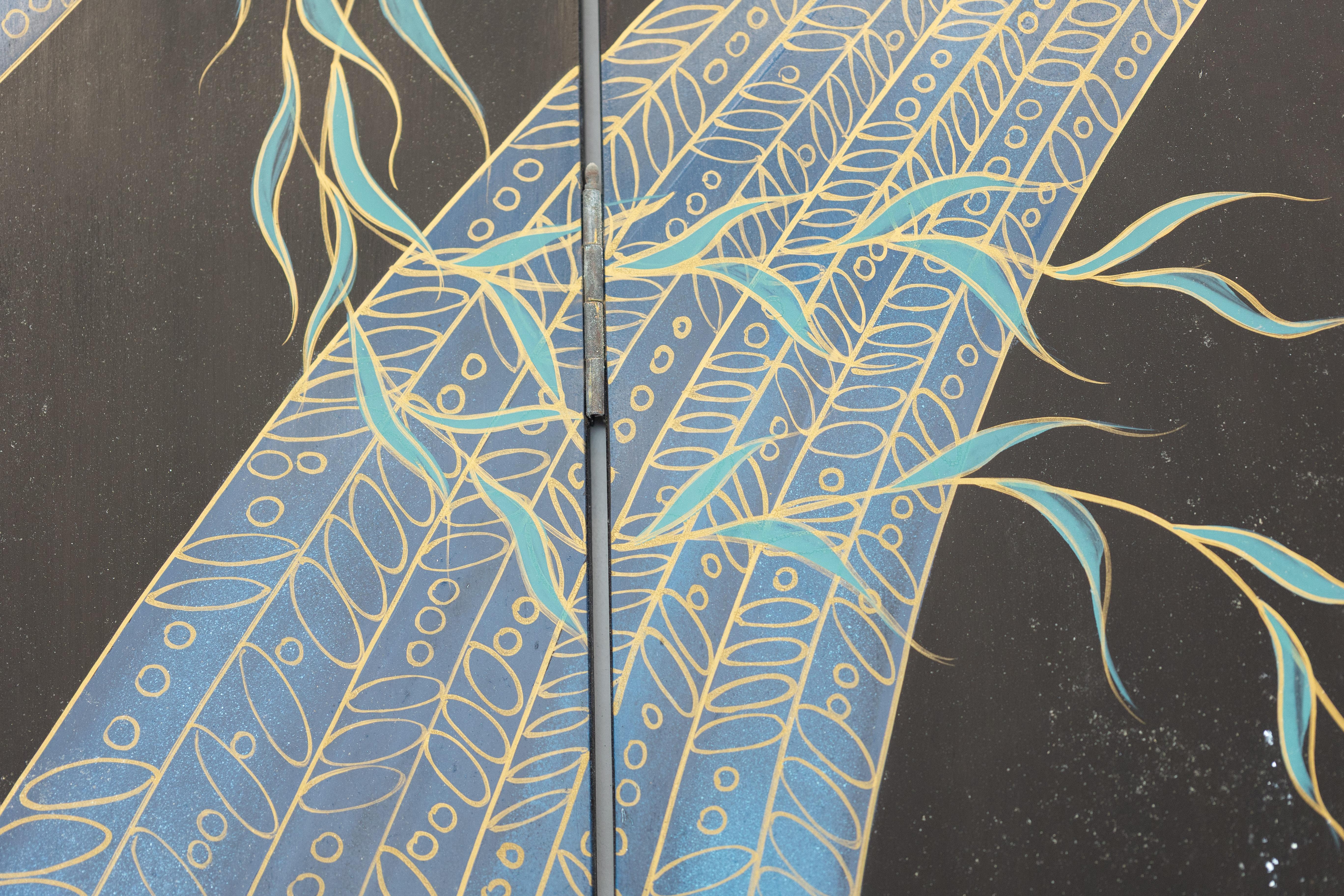 Vintage Four-Panel Black Lacquer Folding Screen with Hand-Painted Crane Motif For Sale 4