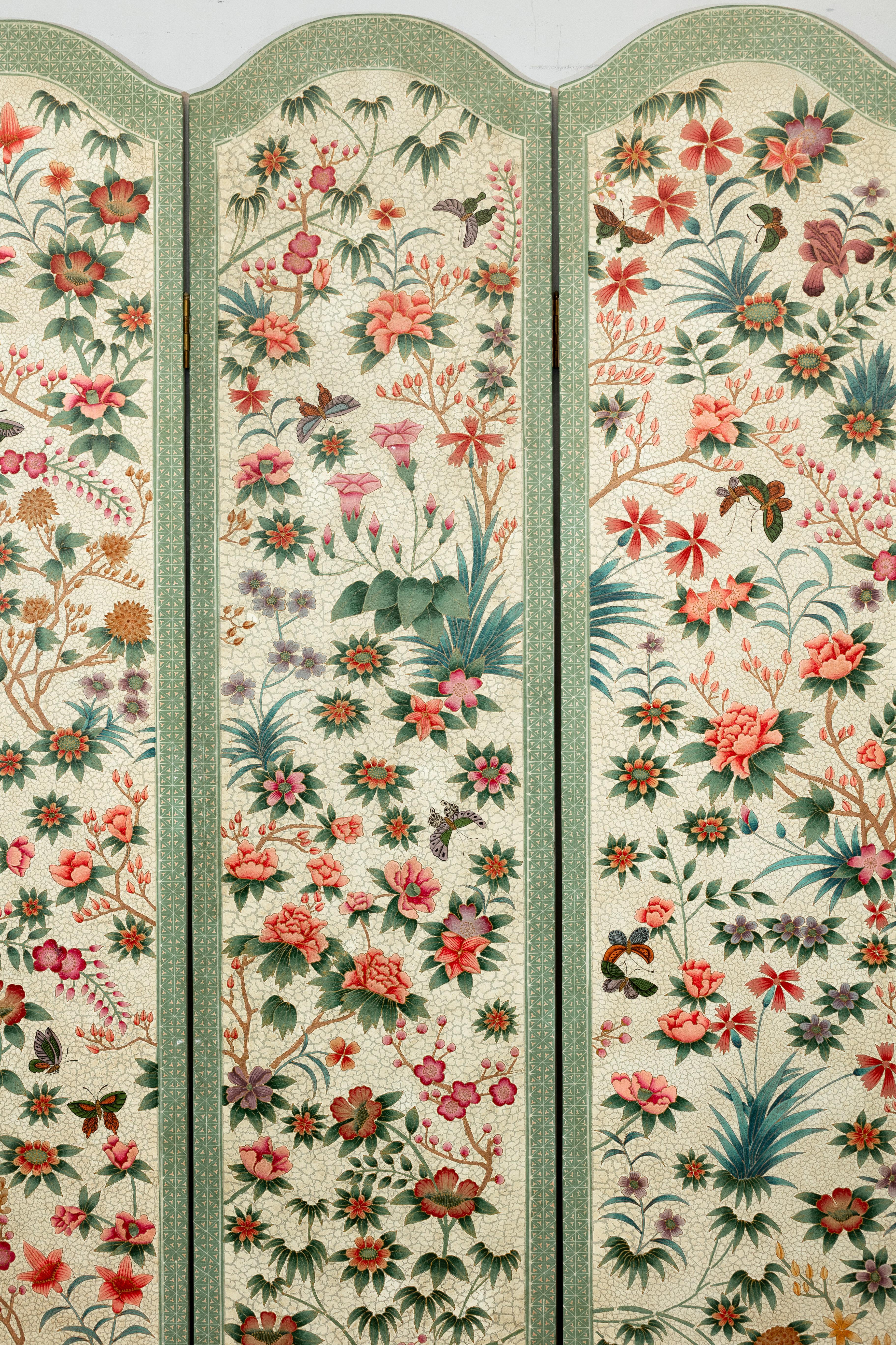 Paravento d'epoca a quattro pannelli con accenti smerlati e motivi floreali policromi in vendita 11