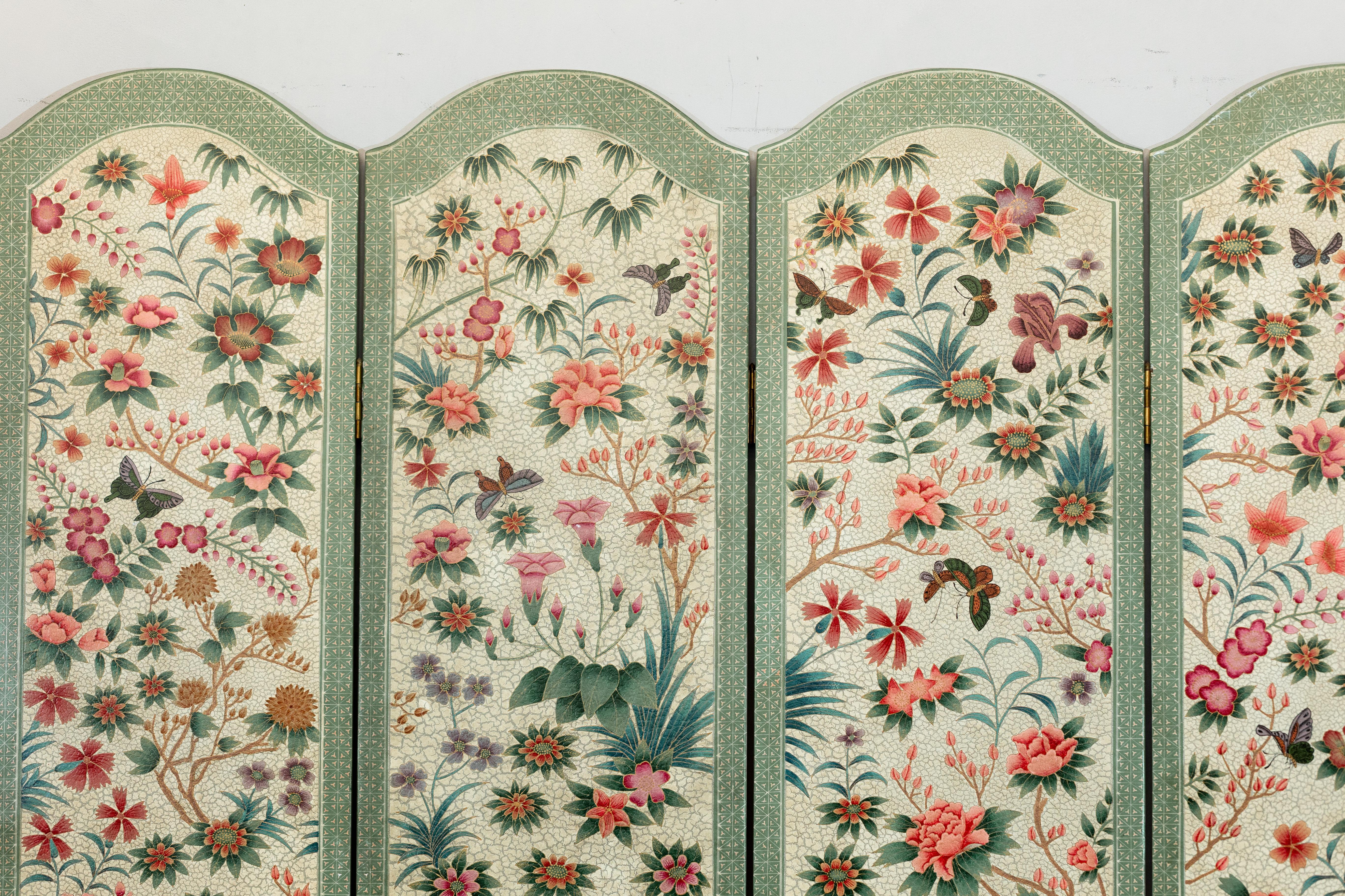 XX secolo Paravento d'epoca a quattro pannelli con accenti smerlati e motivi floreali policromi in vendita