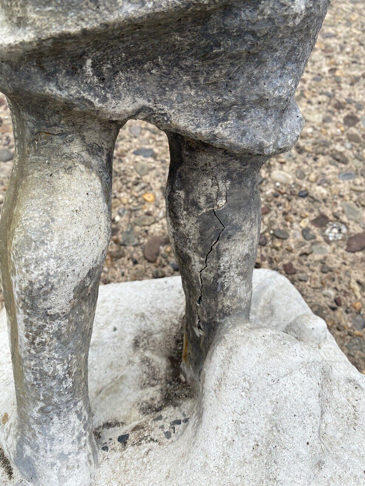 20ième siècle Statue de jardin vintage en forme de chérubin à quatre saisons Putti en ciment moulé pour ornement de jardin en vente