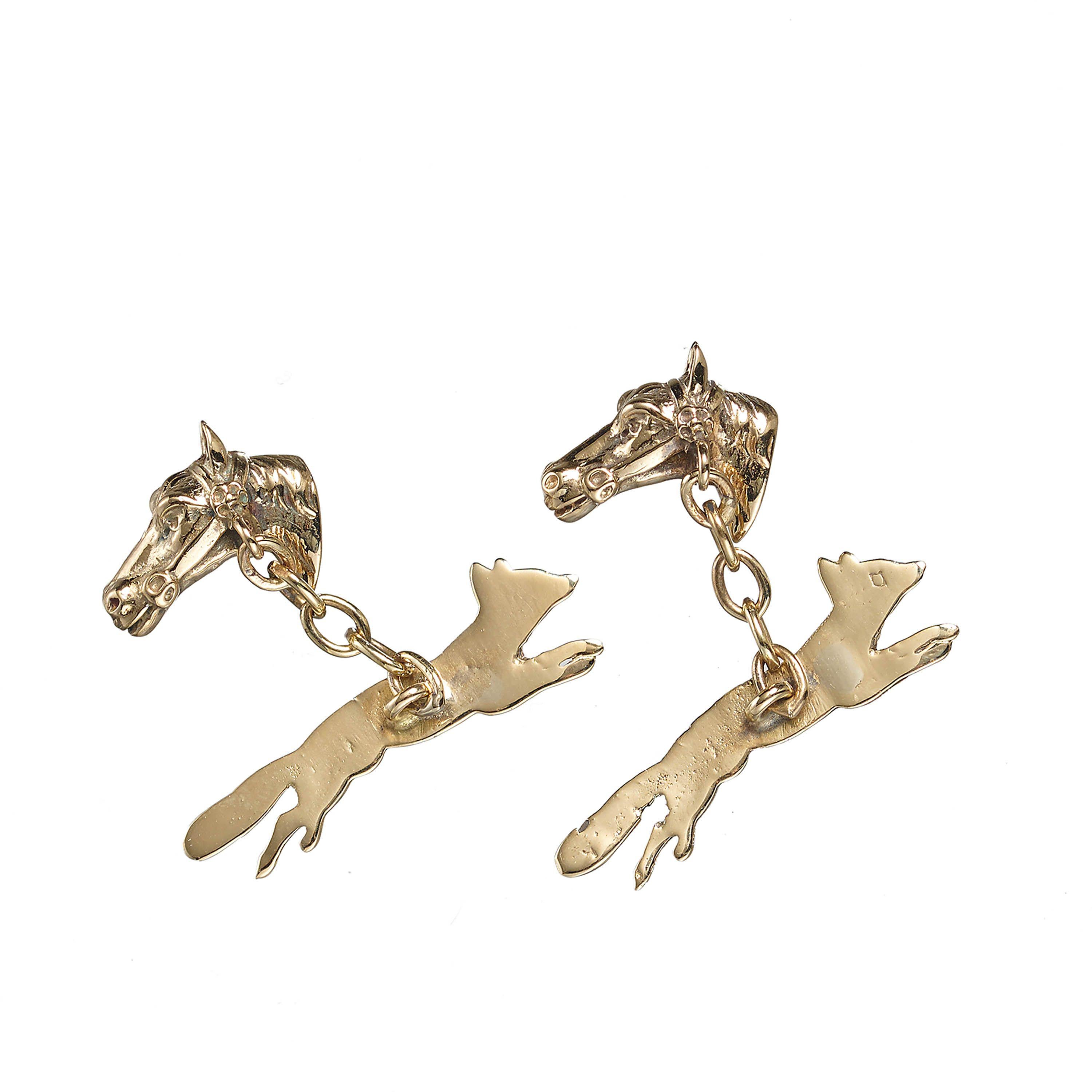 A pair vintage fox and horse gold hunting cufflinks, with a horse's head, with bridle on one side and a running fox on the other, with engraved texture, to look like fur, with chain links, mounted in 14ct gold, circa 1940.

Measurements: Horses 15.6