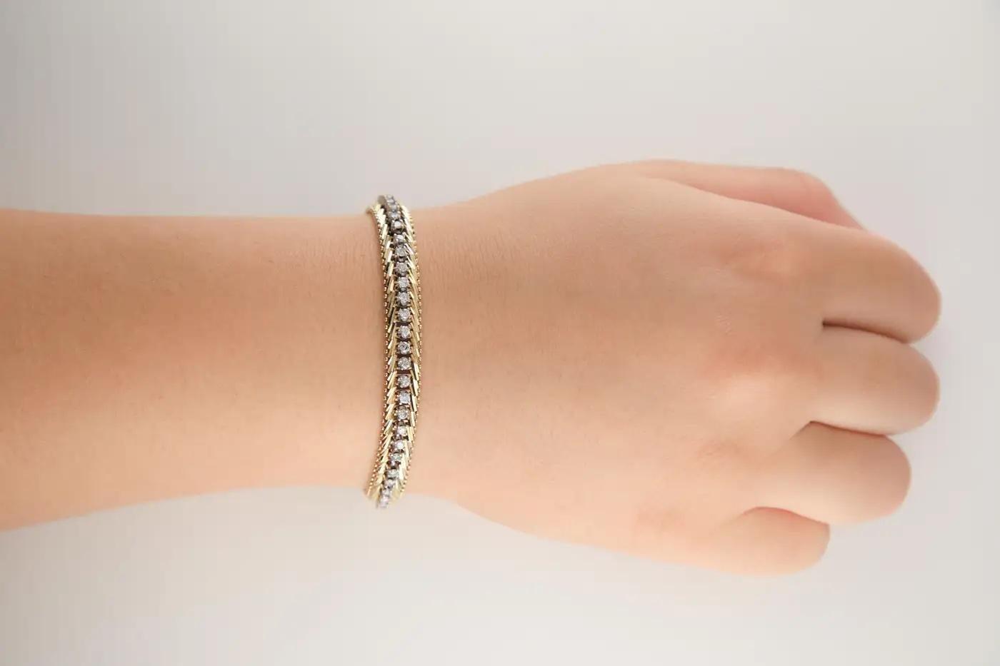 Moderniste Vintage Foxtail Diamond Tennis Bracelet en or, Circa 1960-1970's Modernist en vente
