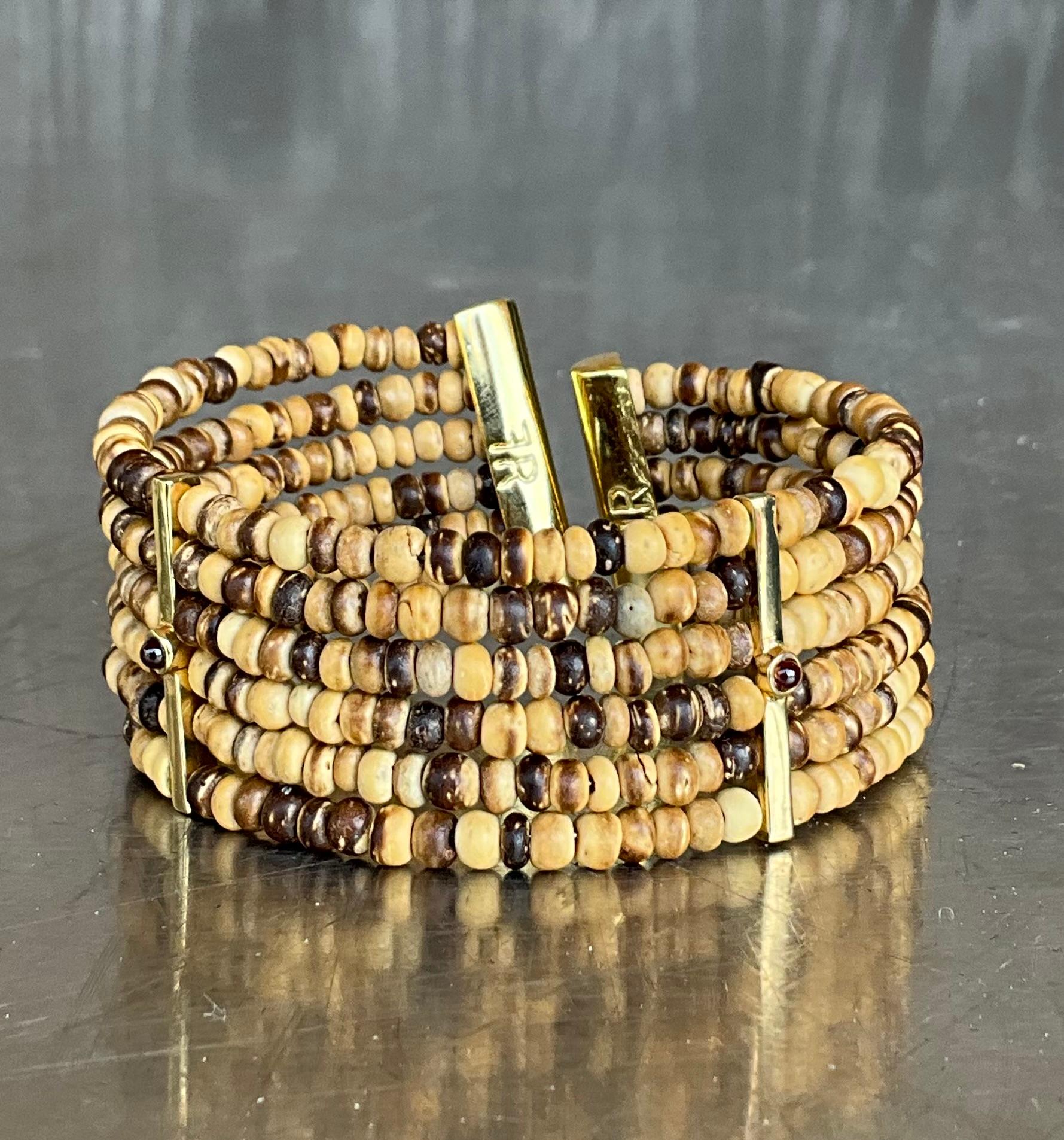 Vintage FR Coconut Beaded Bracelet In Good Condition For Sale In Lake Worth Beach, FL