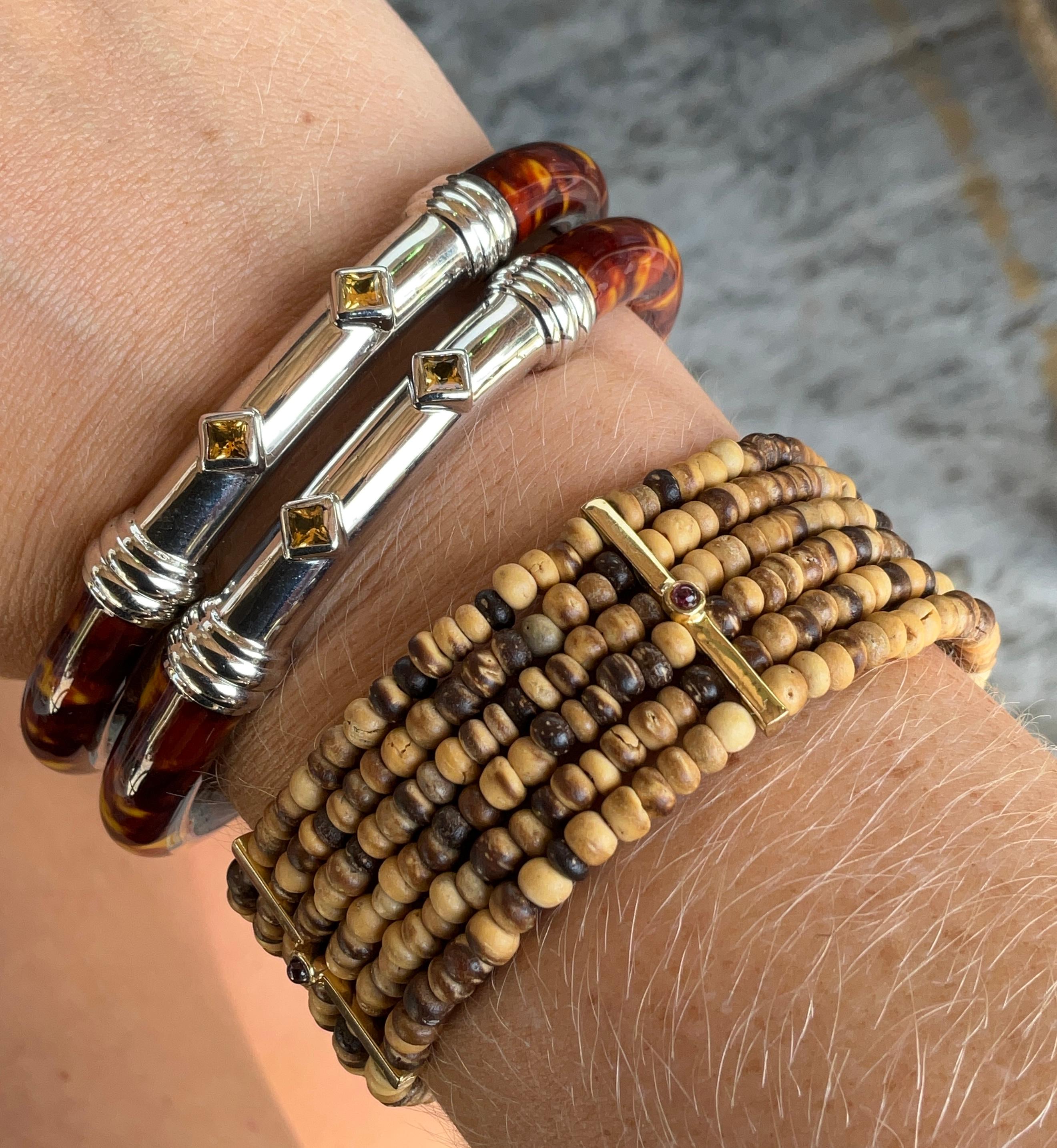 Vintage FR Coconut Beaded Bracelet For Sale 3