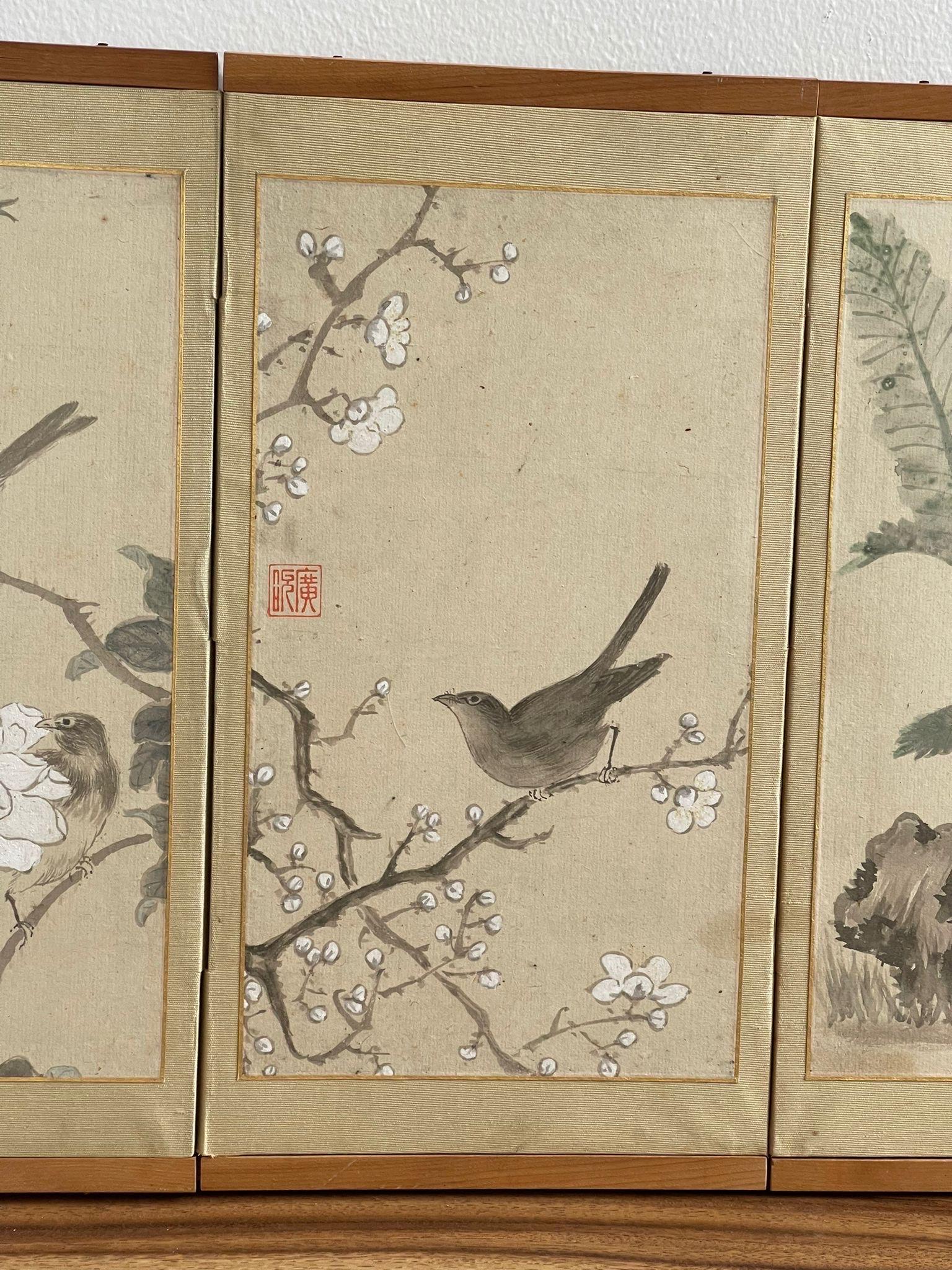 Vieille peinture japonaise à 6 panneaux, encadrée et signée, dans un cadre en bois. 1