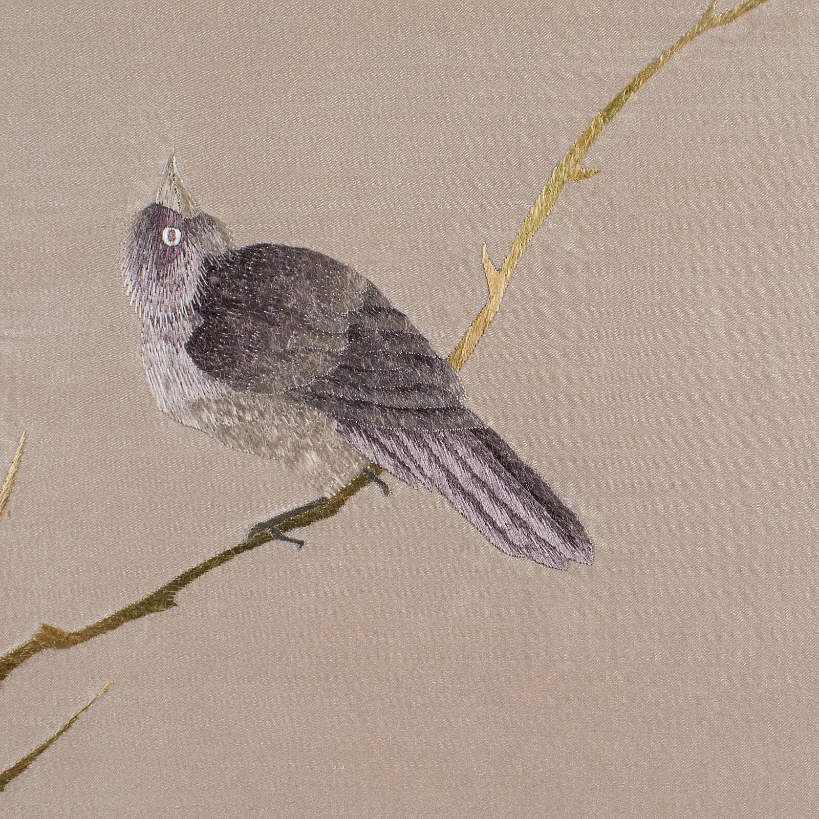Escena de Pájaro Vintage Enmarcada, Japonesa, Bordado de Algodón de Seda, Art Decó, C.1940 en venta 2