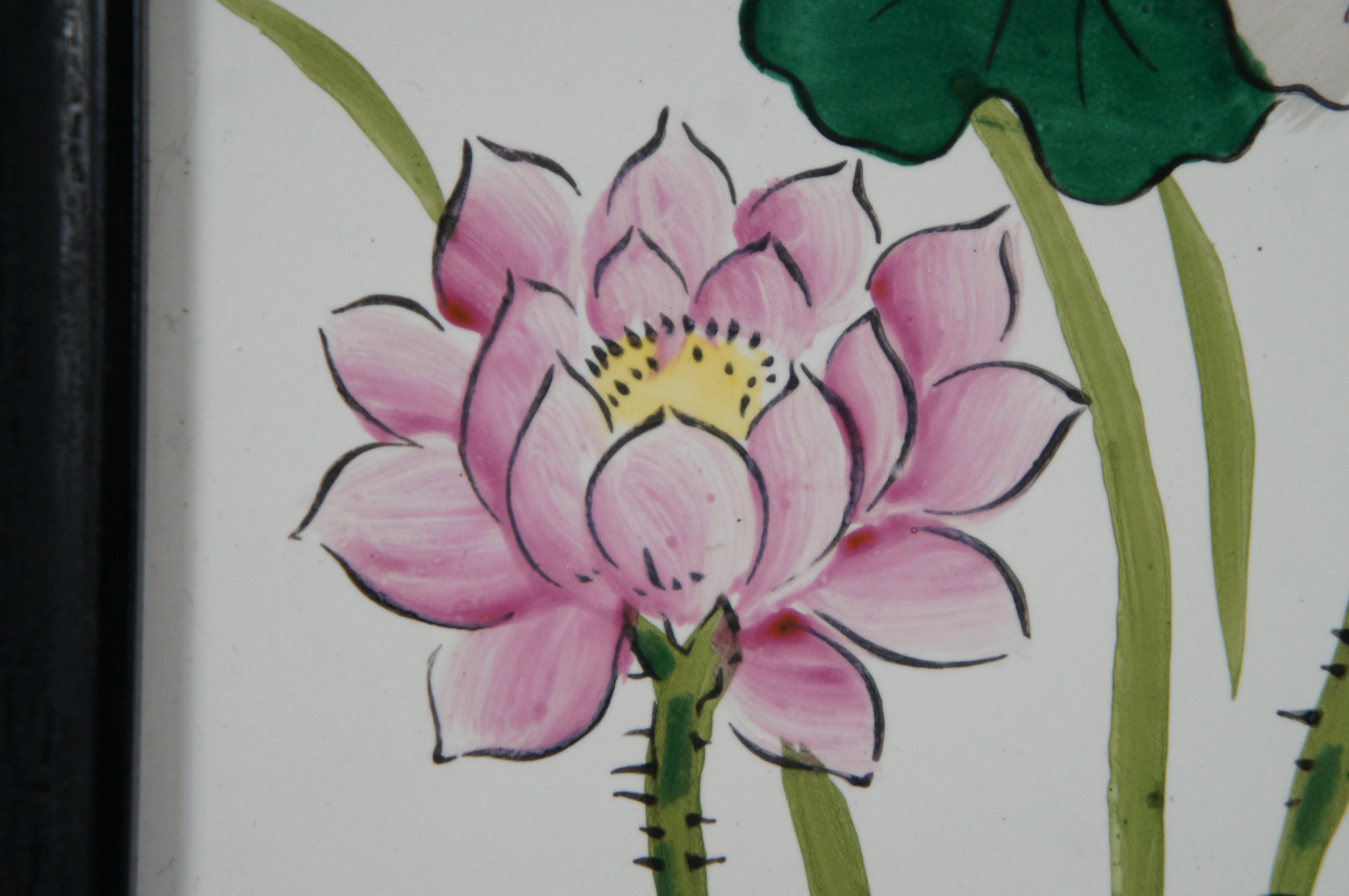 Vieux carreaux de porcelaine chinois peints à la main, encadrés avec des fleurs de lys d'eau et de lotus 14 pouces en vente 3