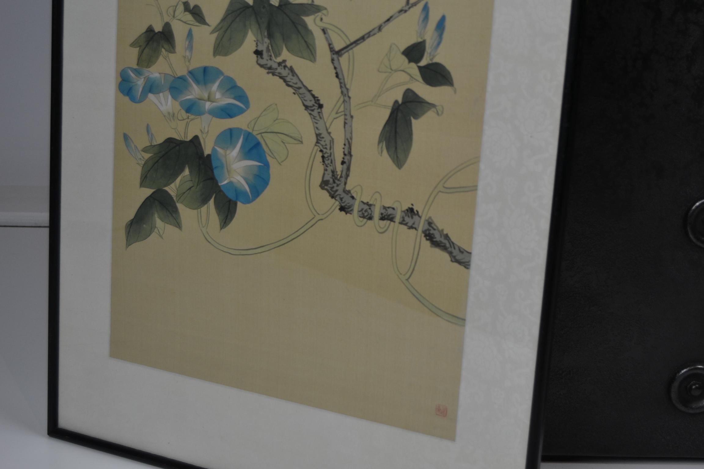 Gerahmte japanische Handgemälde auf Seide mit Vögeln und Blumen im Vintage-Stil im Zustand „Gut“ in Retie, BE