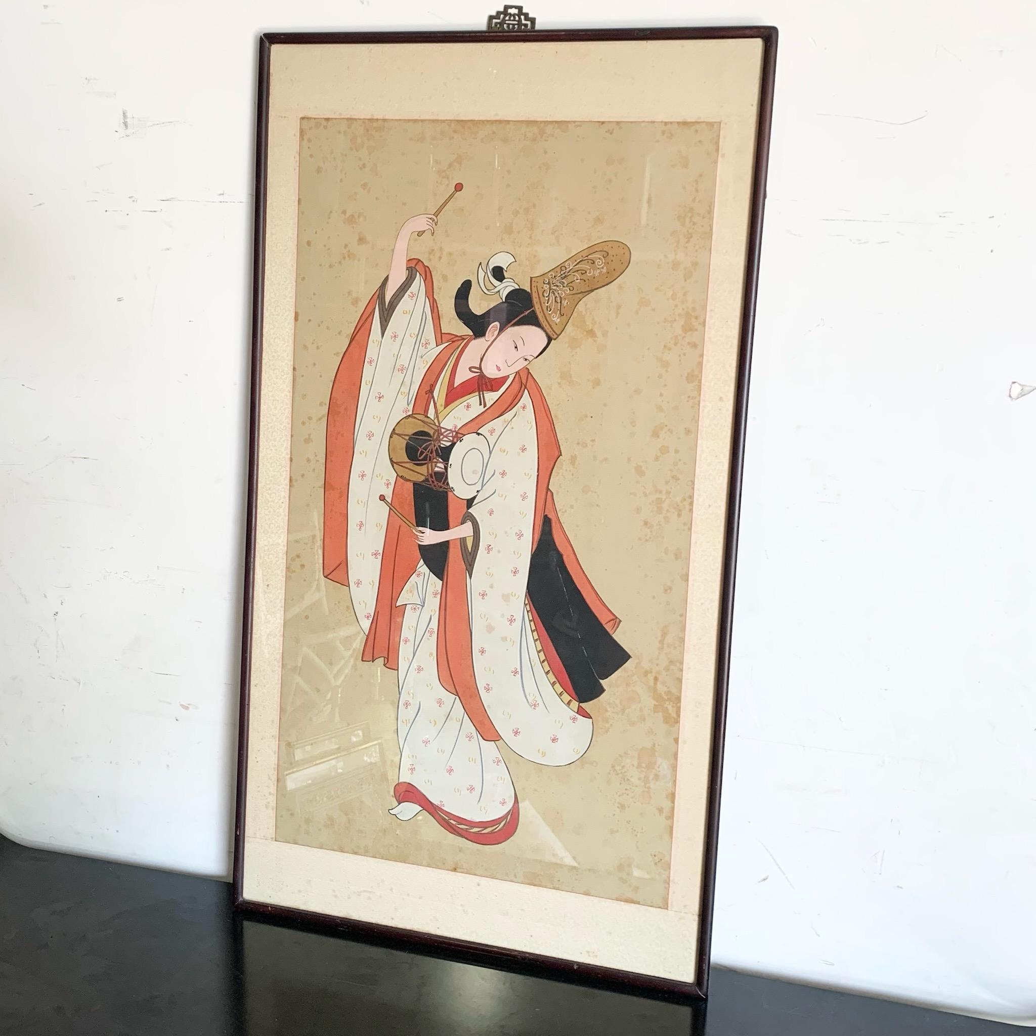 Schmücken Sie Ihre Wände mit diesem exquisiten gerahmten japanischen Seidengemälde im Vintage-Stil, das eine Tänzerin beim Trommeln zeigt. Dieses handgemalte Kunstwerk zeigt die Anmut und Eleganz der traditionellen japanischen Kultur, eingefangen