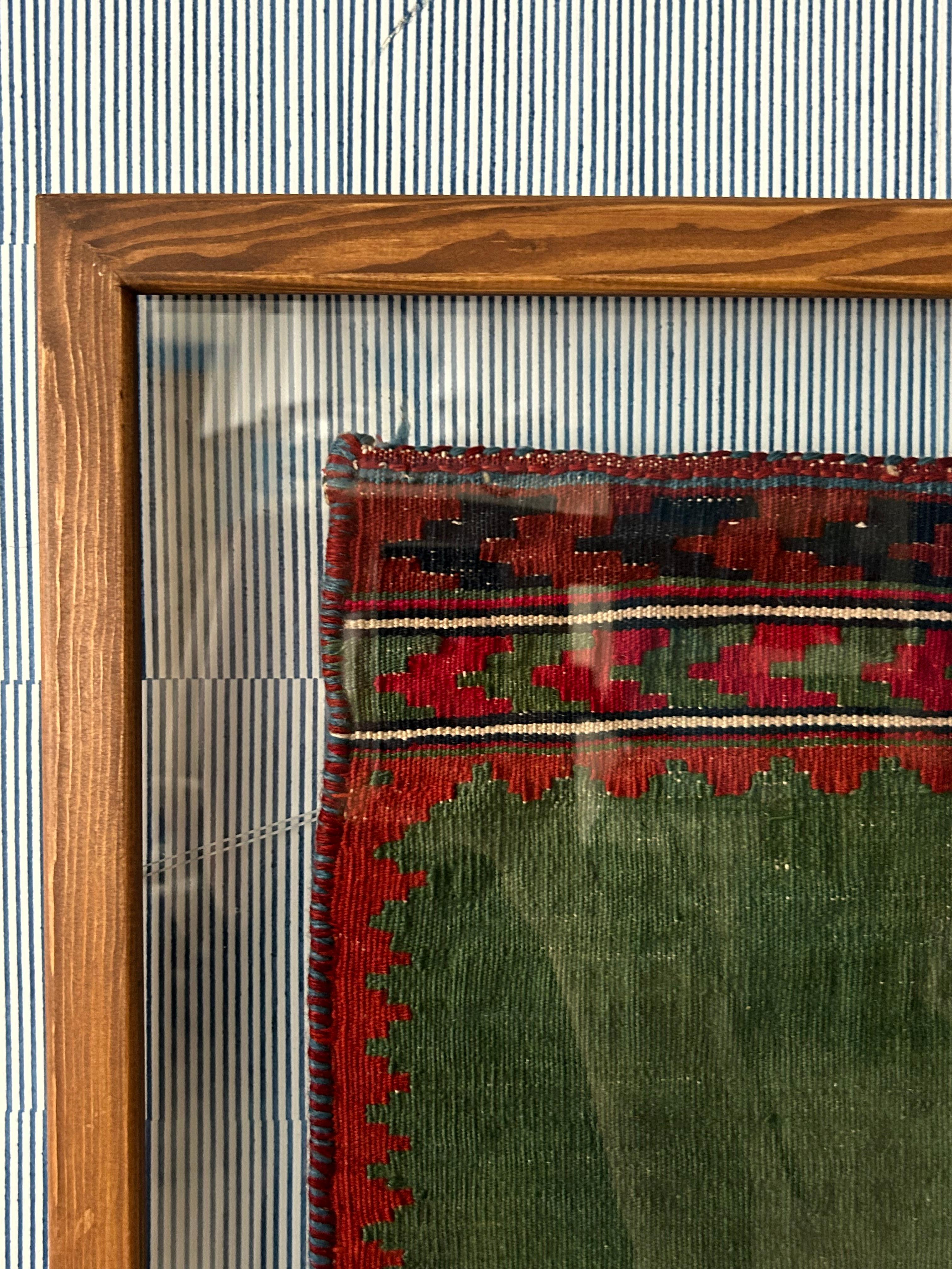 Vintage Framed Kashgai Kelim Rug in Green and Red, West Asia, 20th Century In Good Condition For Sale In Copenhagen K, DK