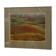 Vintage-Landschaftsfoto in Rahmen mit sanften Hügeln auf Ackerland, signierter Abzug.
