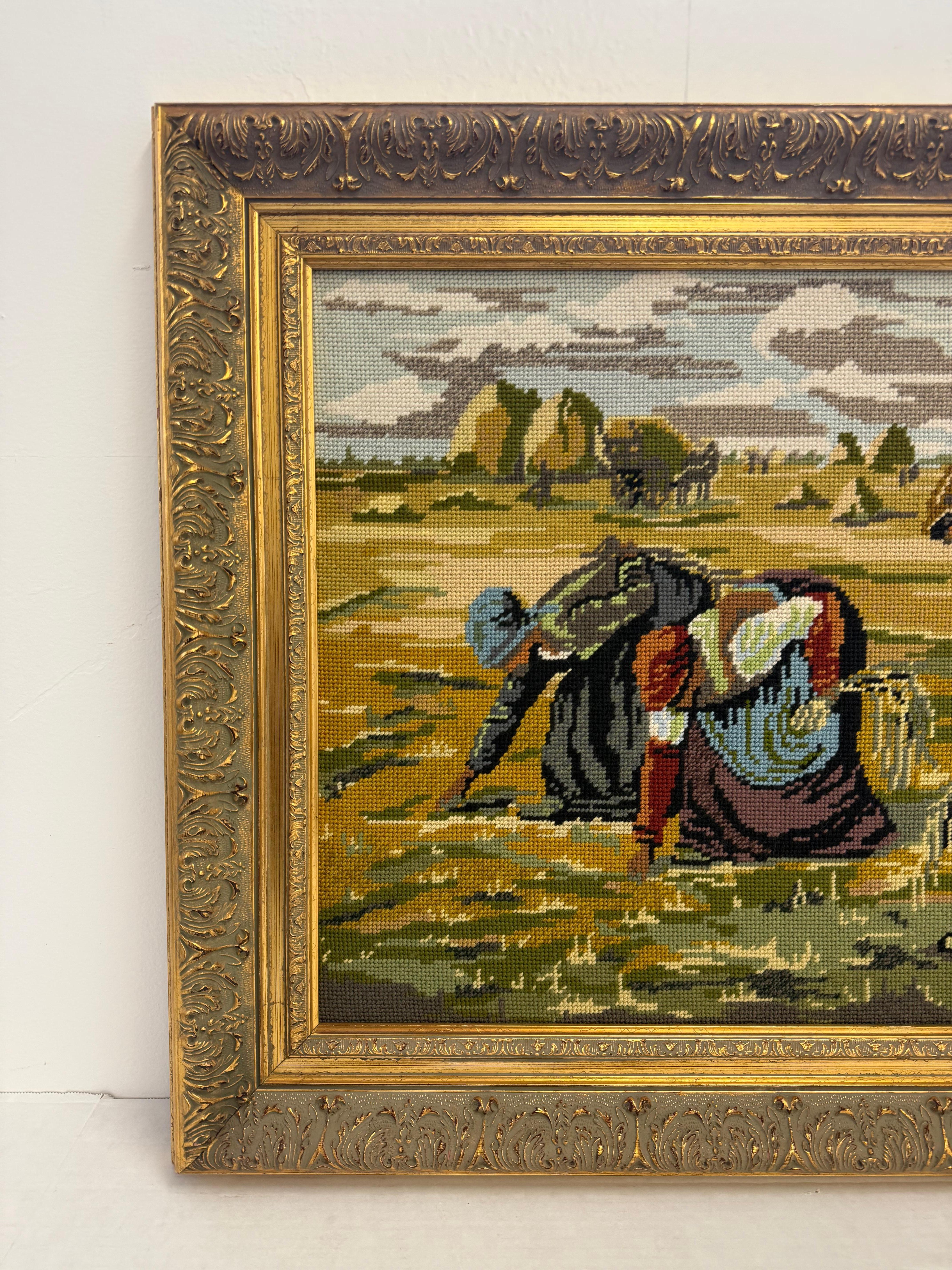 Gerahmter Vintage-Wandteppich mit Gobelinstickerei - The Gleaners inspirierte Stickerei-Kunst im Zustand „Gut“ im Angebot in Seattle, WA