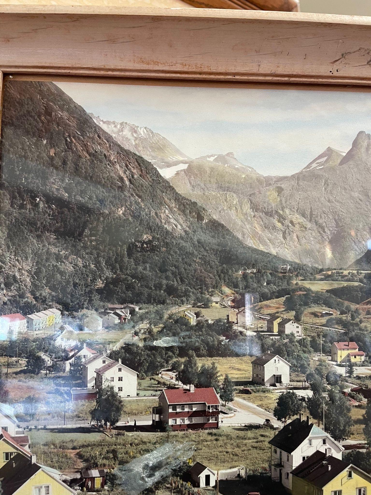 Vintage Framed Original Tinted Photograph of Mountain Side Cityscape. For Sale 2