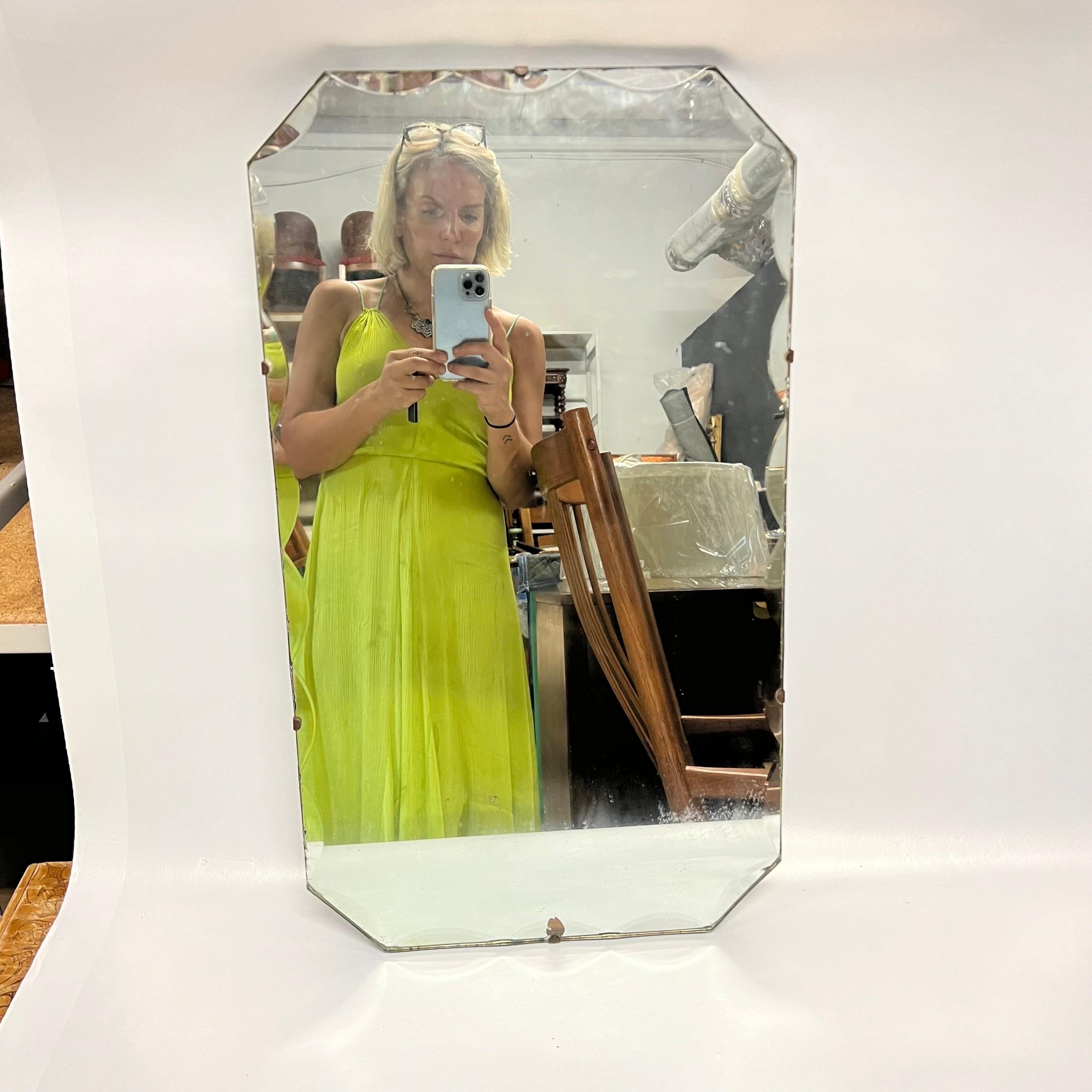 Vieux miroir festonné sans cadre Bon état - En vente à Charleston, SC