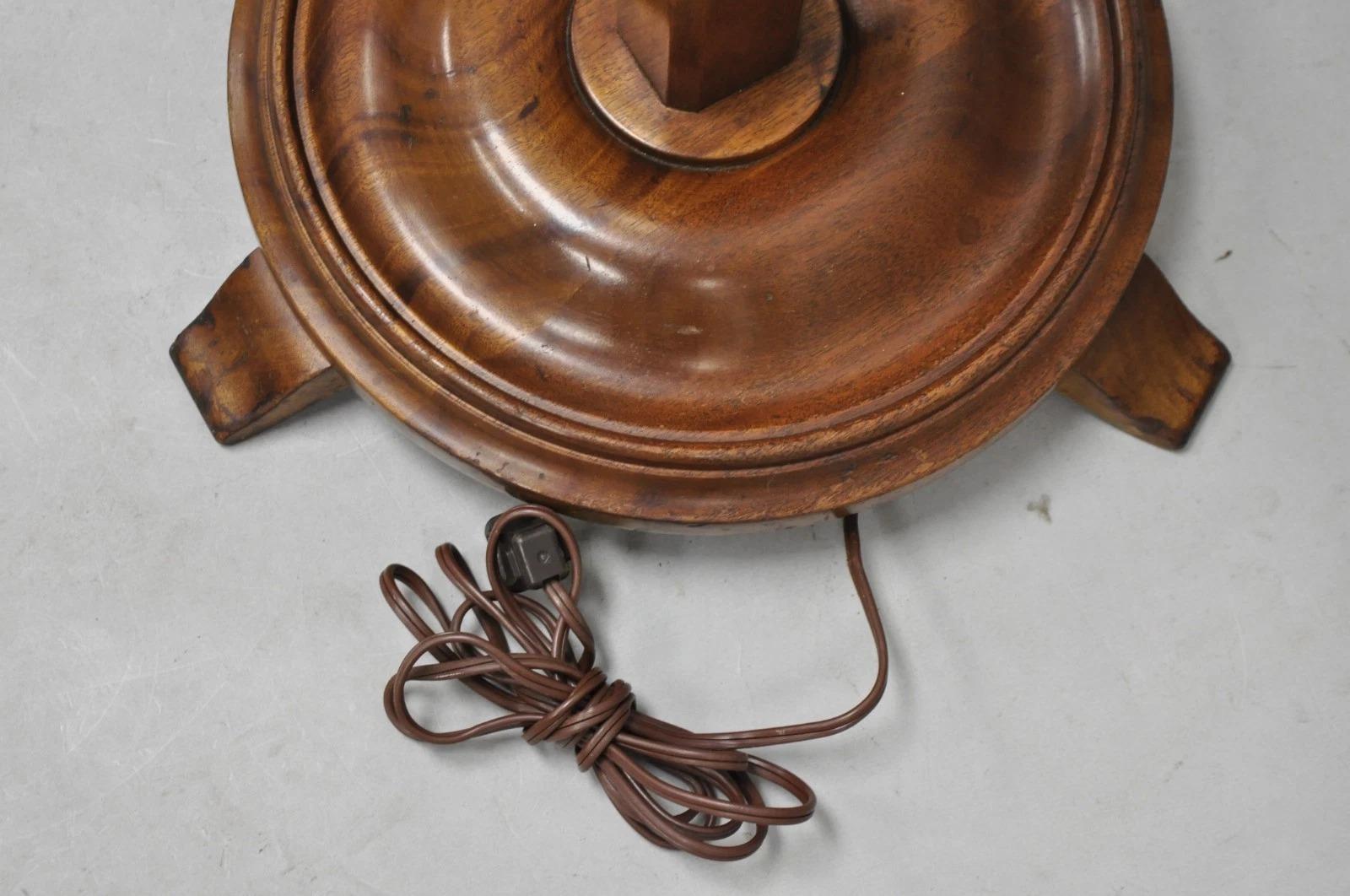 Lampada da terra a cricchetto in mogano stile Coloni Frances Elkins d'epoca in vendita 4