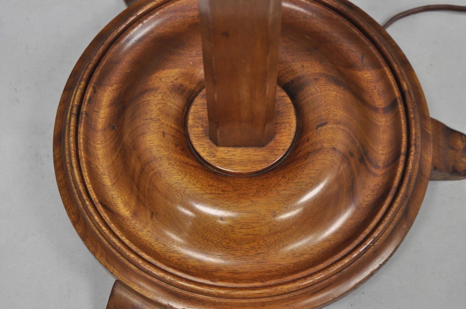 XX secolo Lampada da terra a cricchetto in mogano stile Coloni Frances Elkins d'epoca in vendita