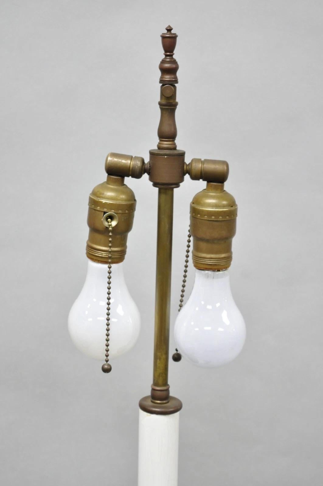 Mogano Lampada da terra a cricchetto in mogano stile Coloni Frances Elkins d'epoca in vendita