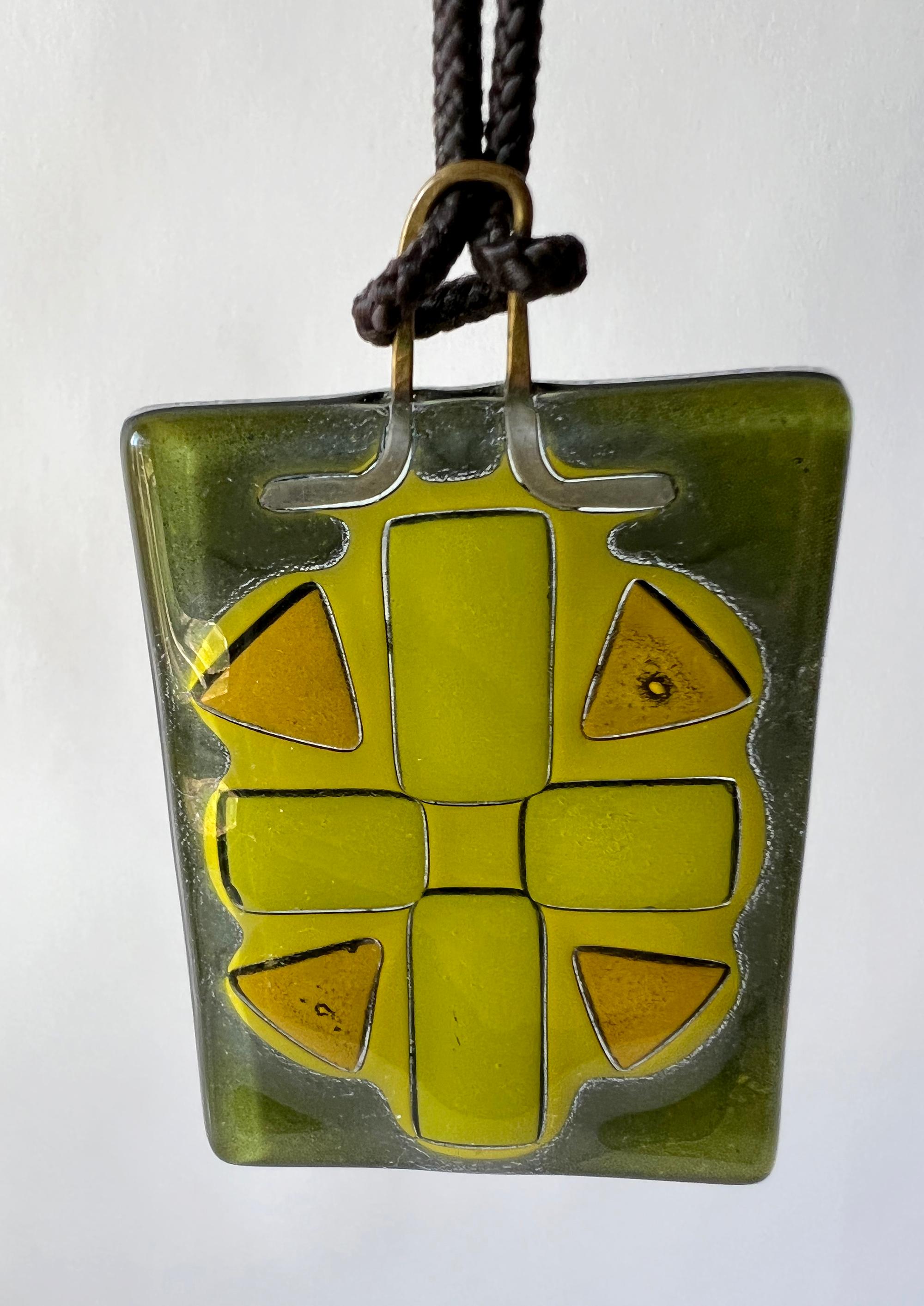 Moderniste Collier pendentif en verre moderniste américain vintage Frances Michael Higgins en vente