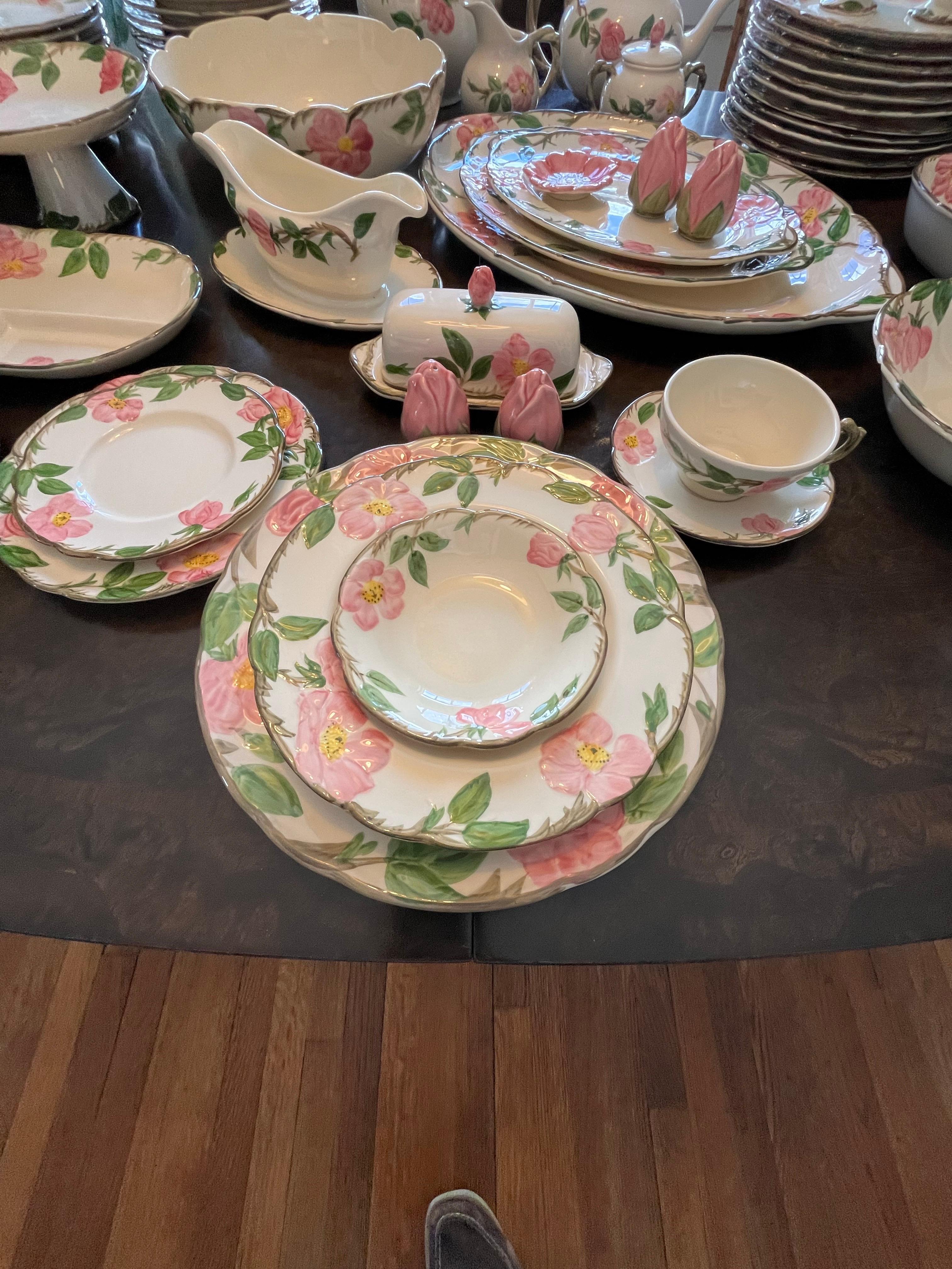 Vintage Franciscan Desert Rose China 108 Pieces In Good Condition For Sale In W Allenhurst, NJ