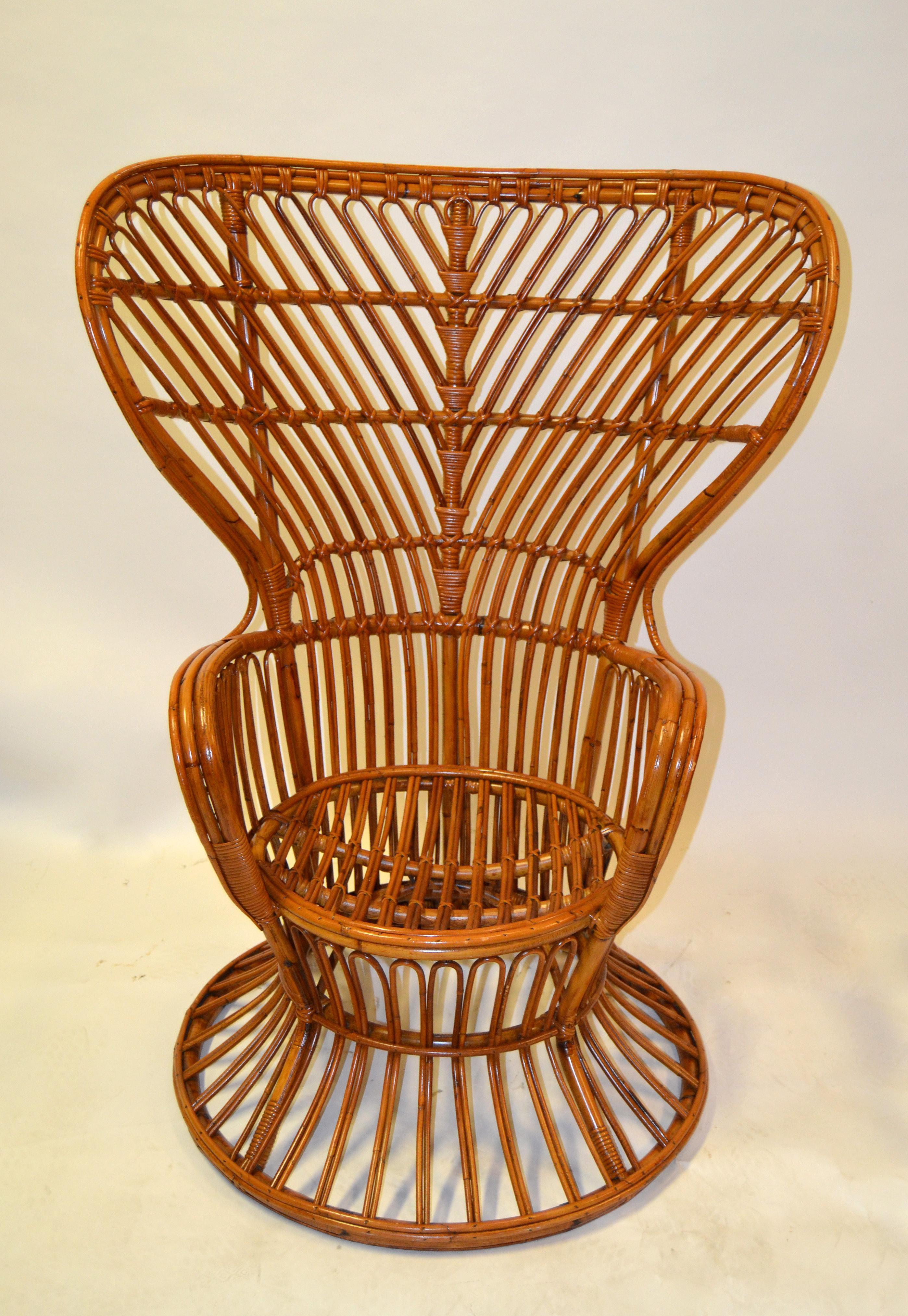 Vintage Franco Albini & Franca Helg style round handwoven rattan, wicker high back chair.
Exemplary construction, woven ties are firmly linked.
An iconic design Classic made in Italy.