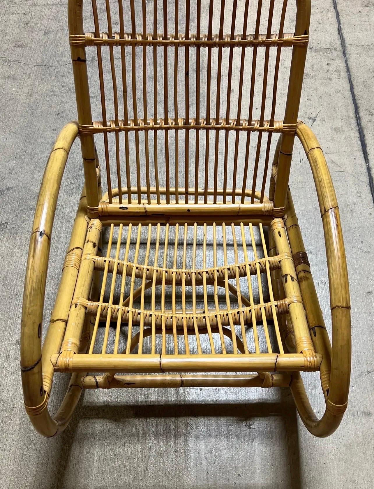 Fine XX secolo Sedia a dondolo in rattan e bambù piegato in stile Vintage Franco Albini in vendita