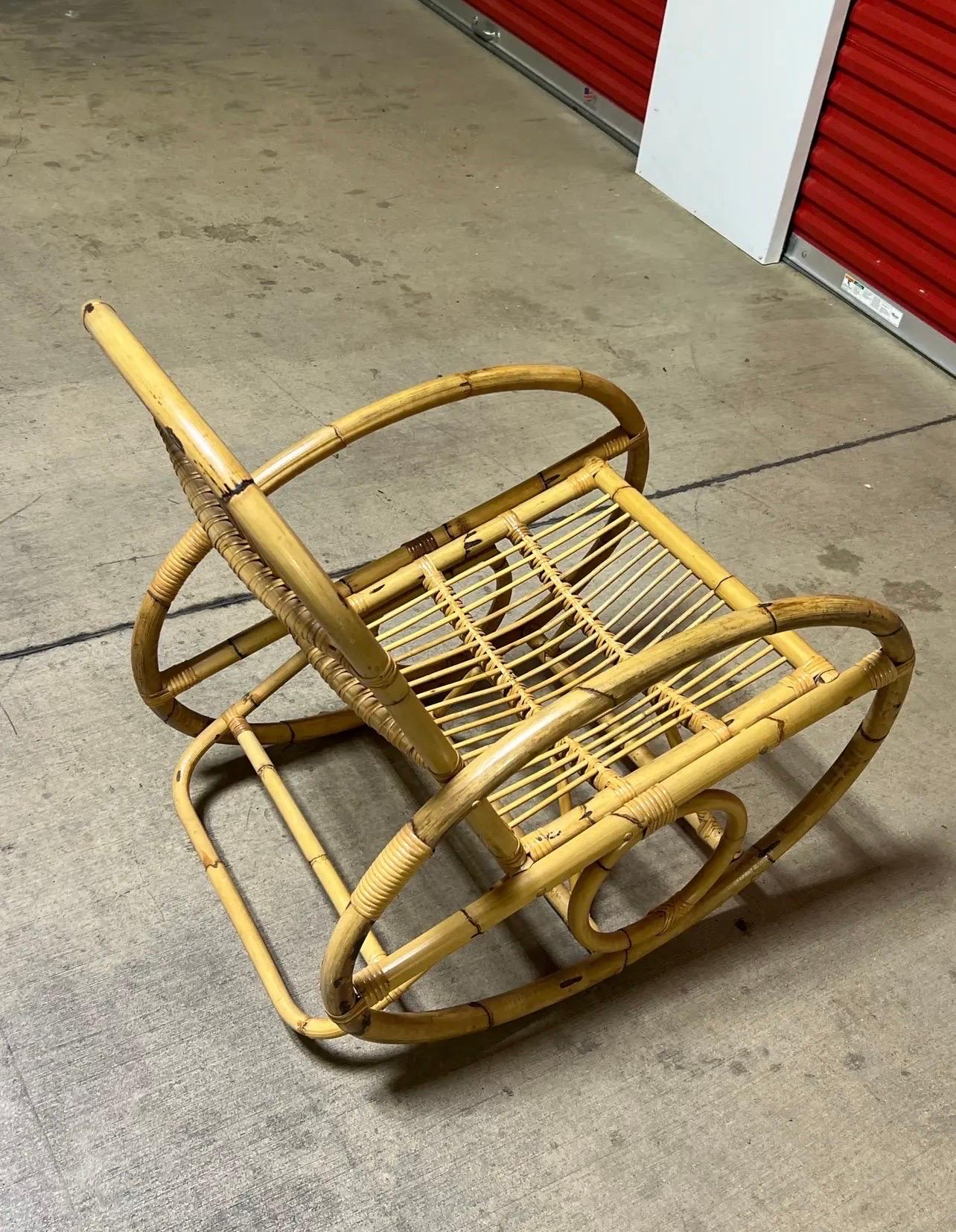 Rattan Sedia a dondolo in rattan e bambù piegato in stile Vintage Franco Albini in vendita