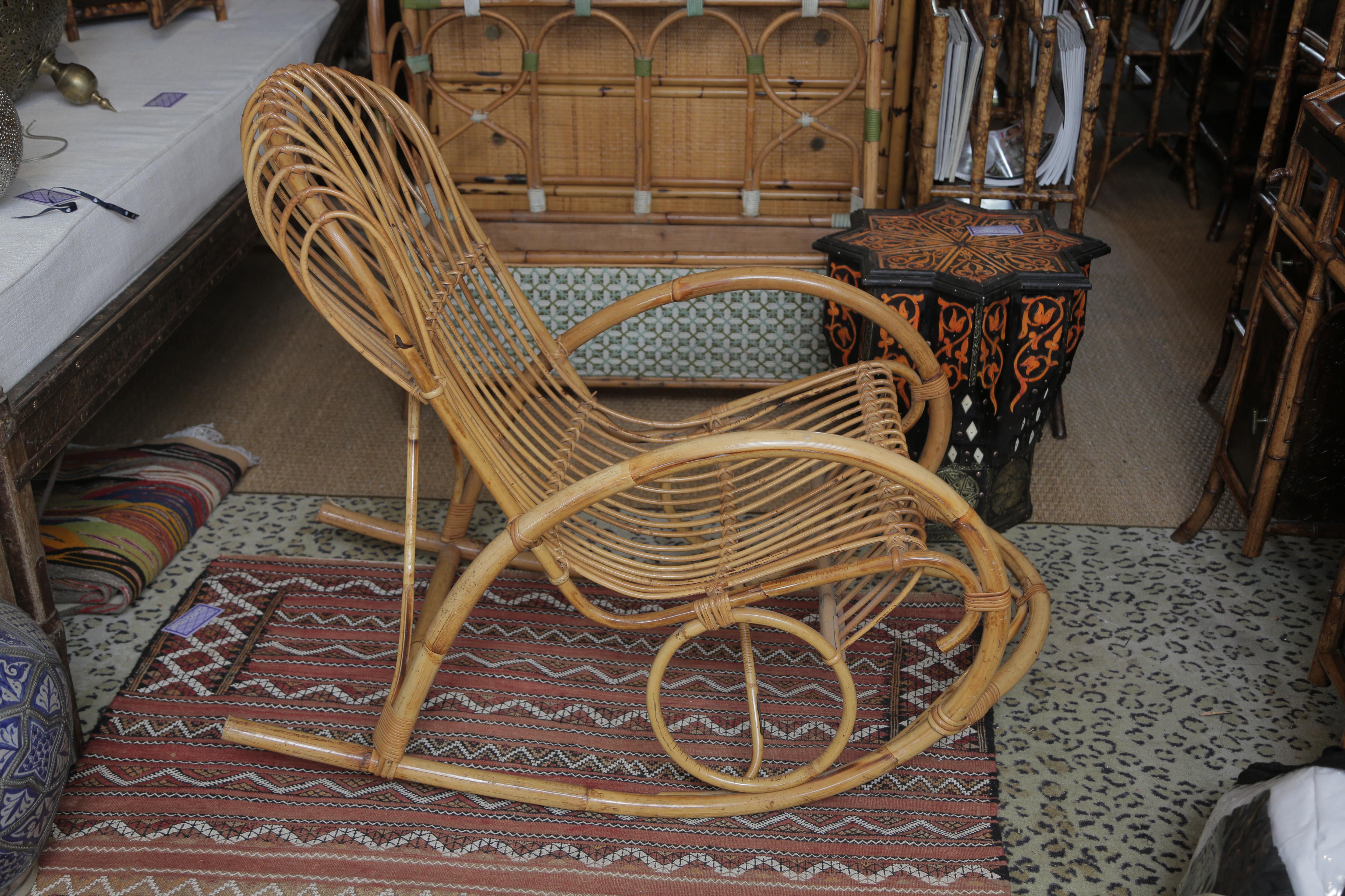 Vintage Franco Albini Stil Bugholz Bambus Schaukelstuhl, circa 1960er Jahre. Maße: 38