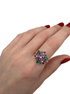 Anello cocktail d'epoca Franklin MInt in oro 18 carati con ametista e smeraldo e fiore viola