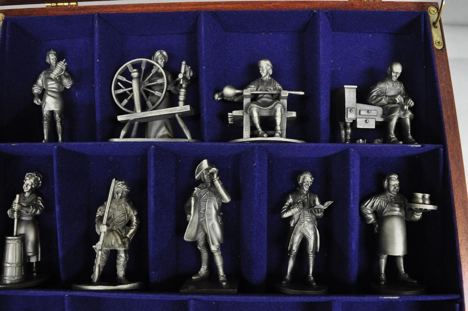 XX secolo Set completo di figurine in peltro di Franklin MInt 1974 People of Colonial America in vendita