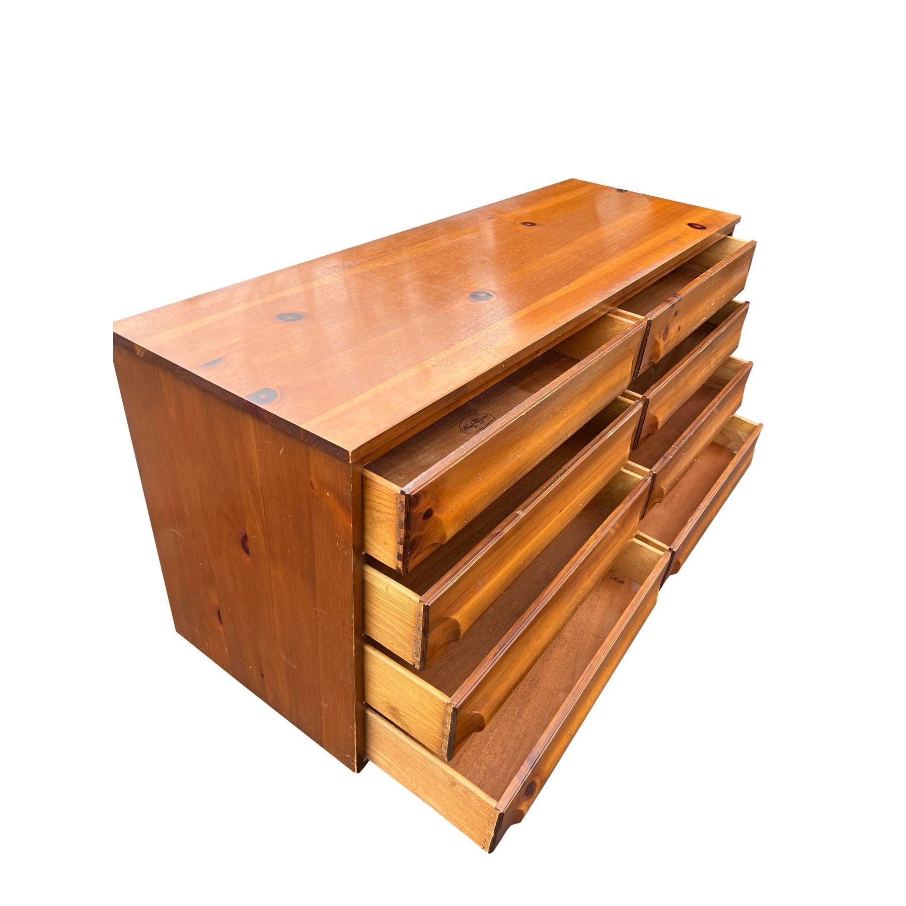 Franklin Shockey-Kommode aus Knotty- Kiefernholz im modernen Stil im Angebot 1