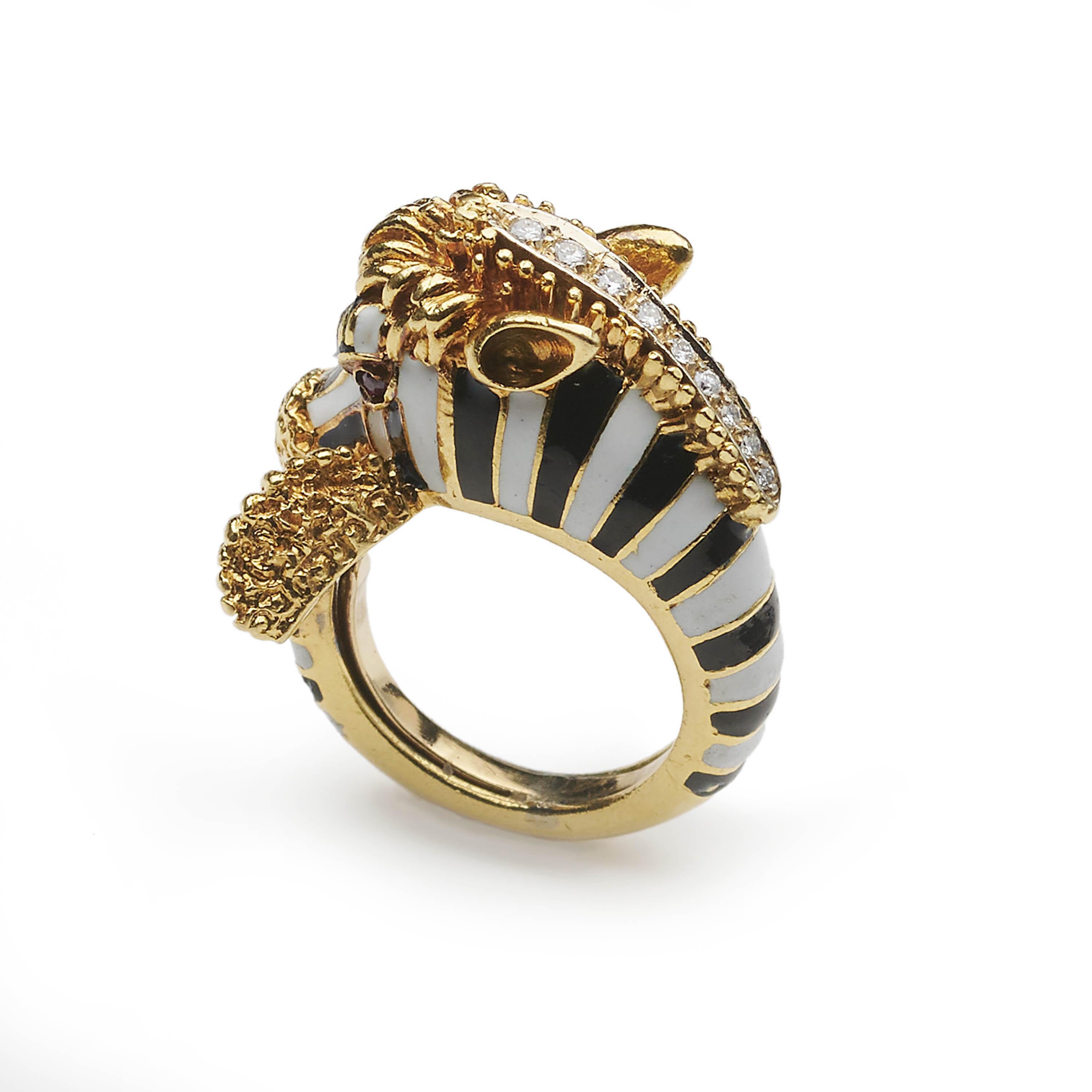 Vintage Frascarolo Italian Enamel Diamond Ruby and Gold Zebra Ring, Circa 1967 In Fair Condition For Sale In London, GB