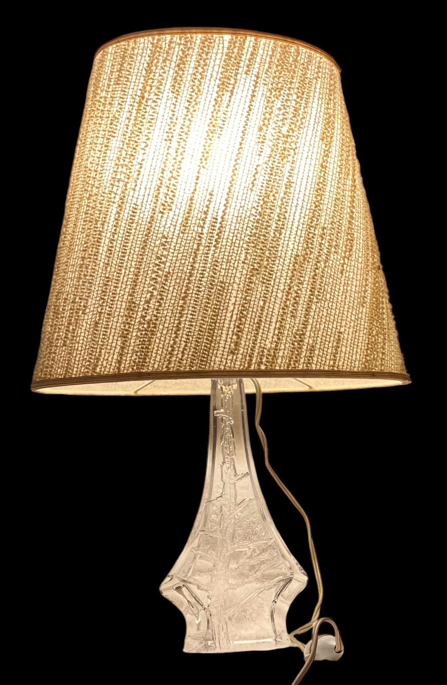 Vintage French Daum Crystal Lamp, Pine Tree Pattern, Signed With Original Shade For Sale 1
