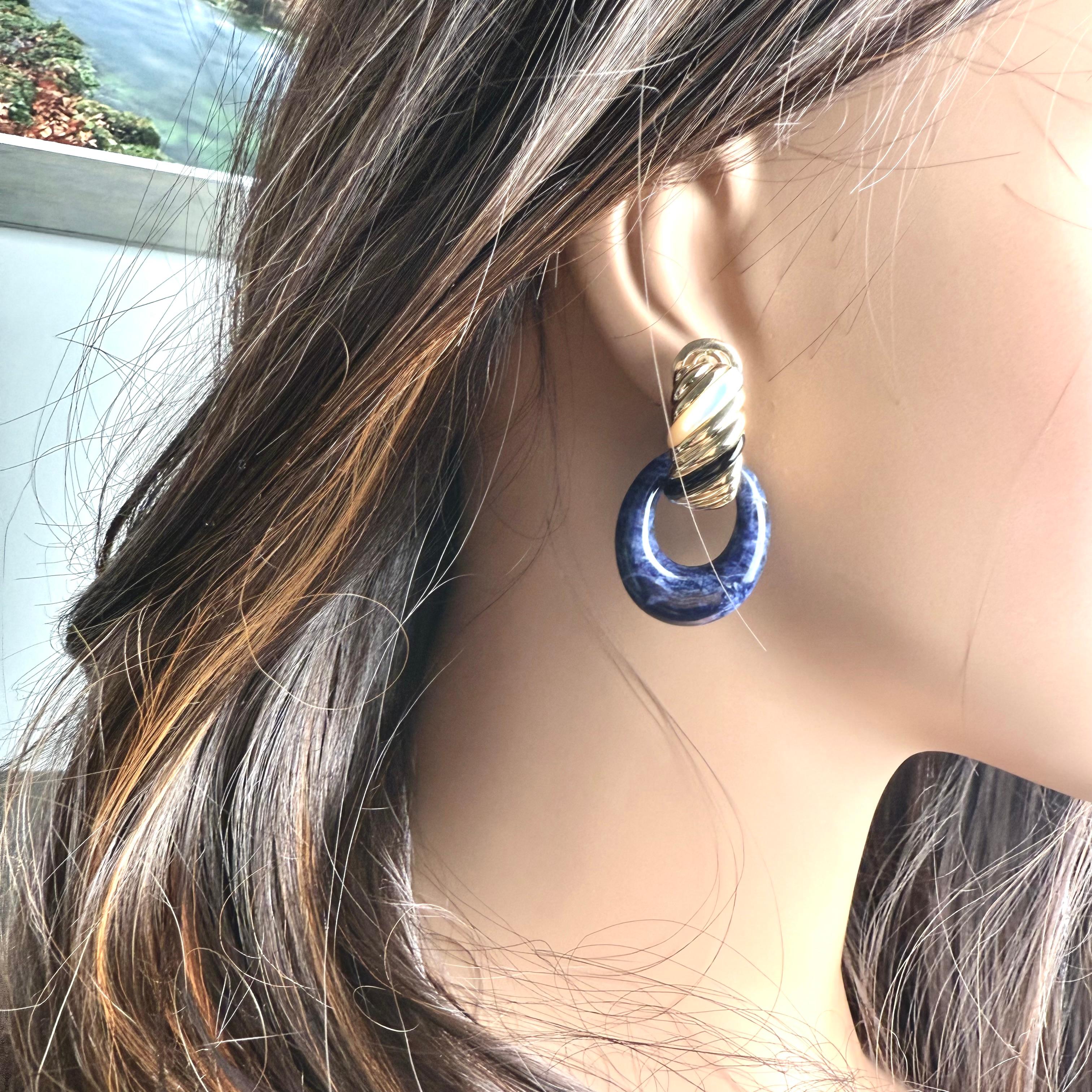 Pendientes vintage FRED Paris de oro amarillo de 18 quilates con esmalte de nácar y lapislázuli de 1980 en venta 7