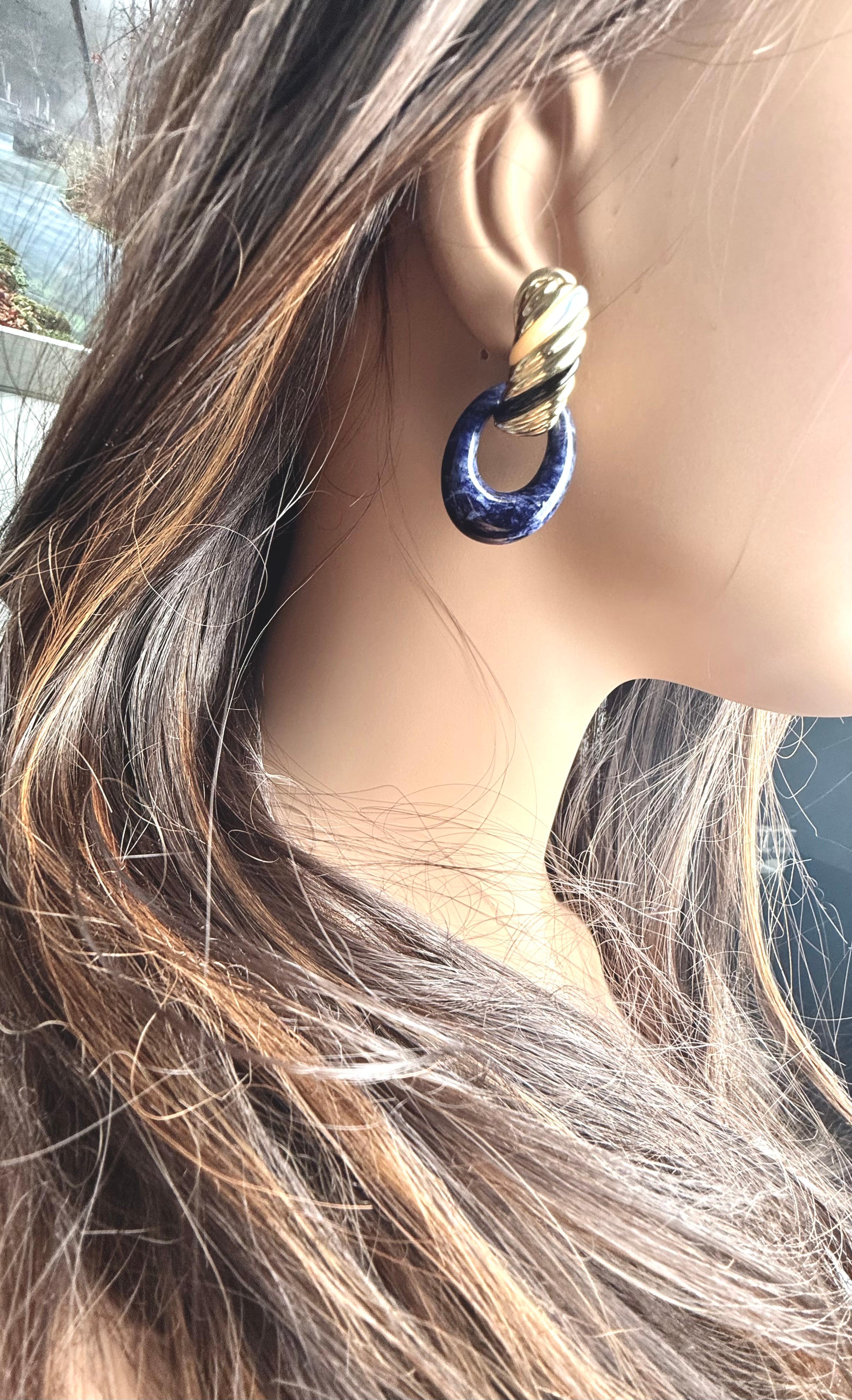 Pendientes vintage FRED Paris de oro amarillo de 18 quilates con esmalte de nácar y lapislázuli de 1980 en venta 4