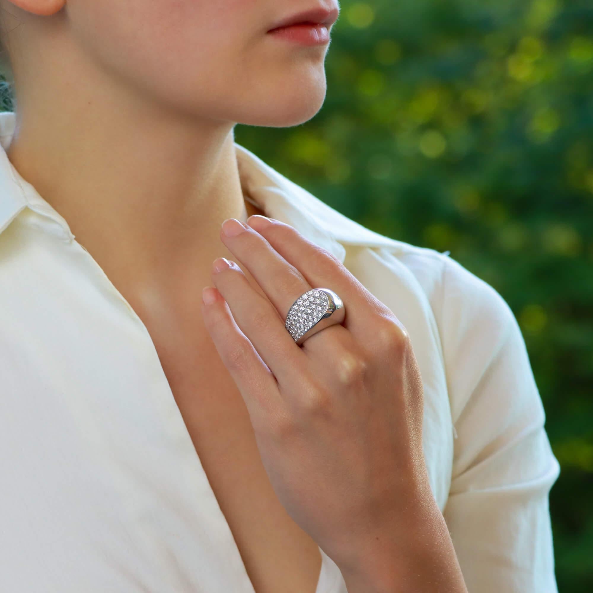 Round Cut Vintage Fred Paris Diamond Bombe Ring Set in 18k White Gold For Sale