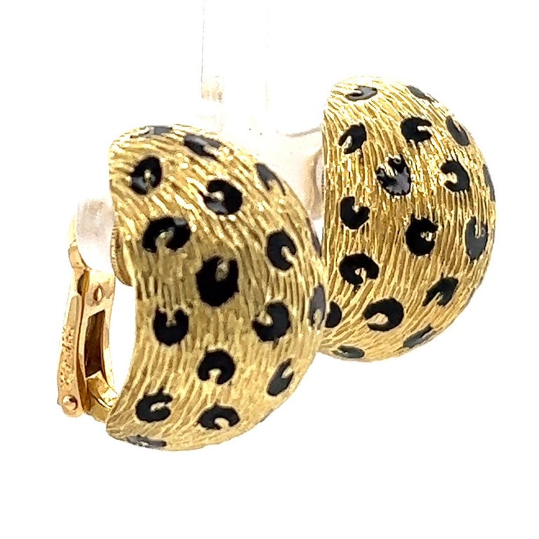 Women's or Men's Vintage Fred Paris French 18 Karat Gold Black Enamel Leopard Clip on Earrings For Sale