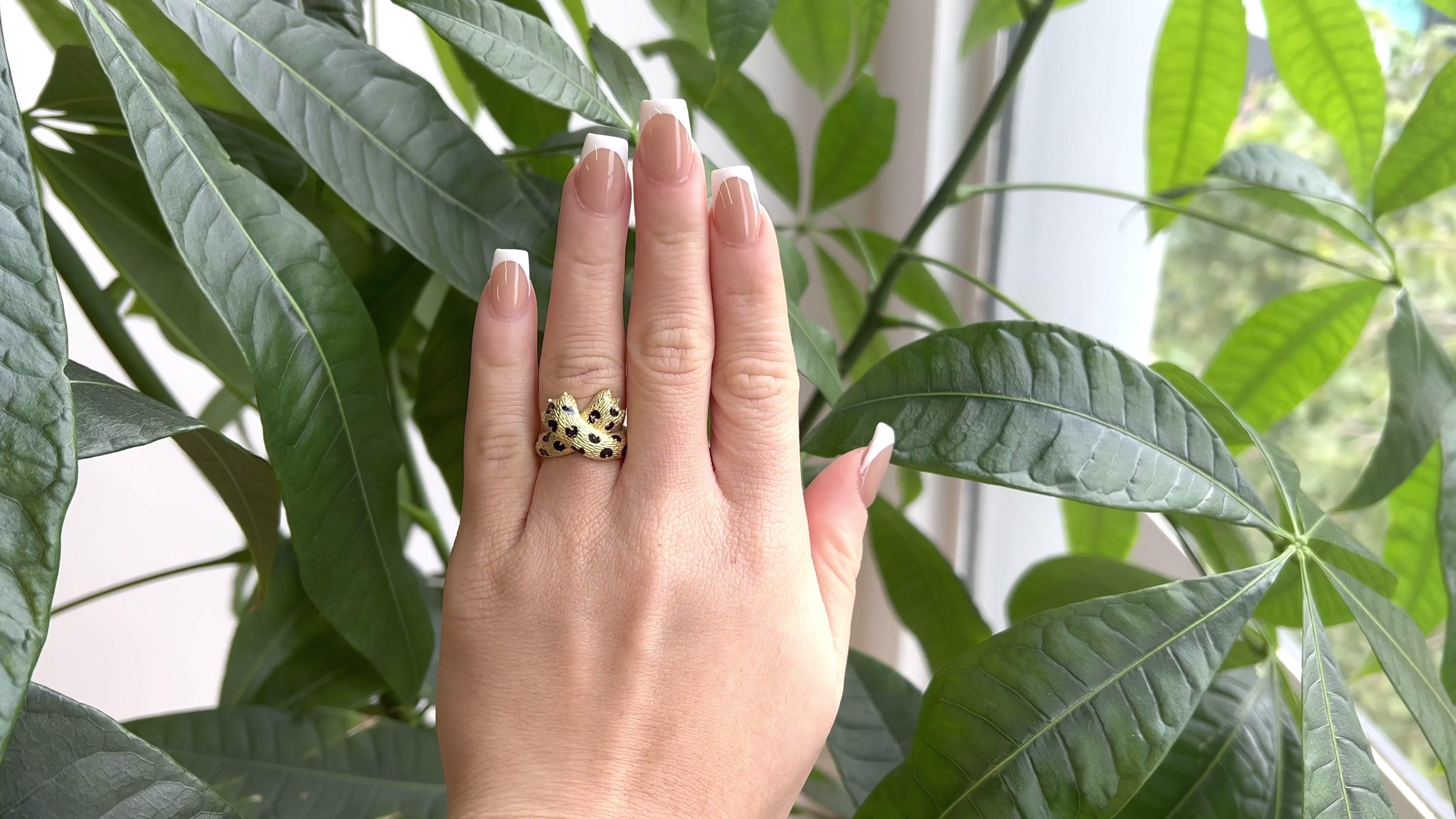 Ein Vintage Fred Paris Französisch 18 Karat Gold Schwarz Emaille Leopard Ring. Gefertigt aus 18 Karat Gelbgold, signiert Fred Paris mit französischen Punzen. Ca. 1980er Jahre Der Ring hat die Größe 5 1/2. 

Über diesen Artikel: Entfesseln Sie Ihr