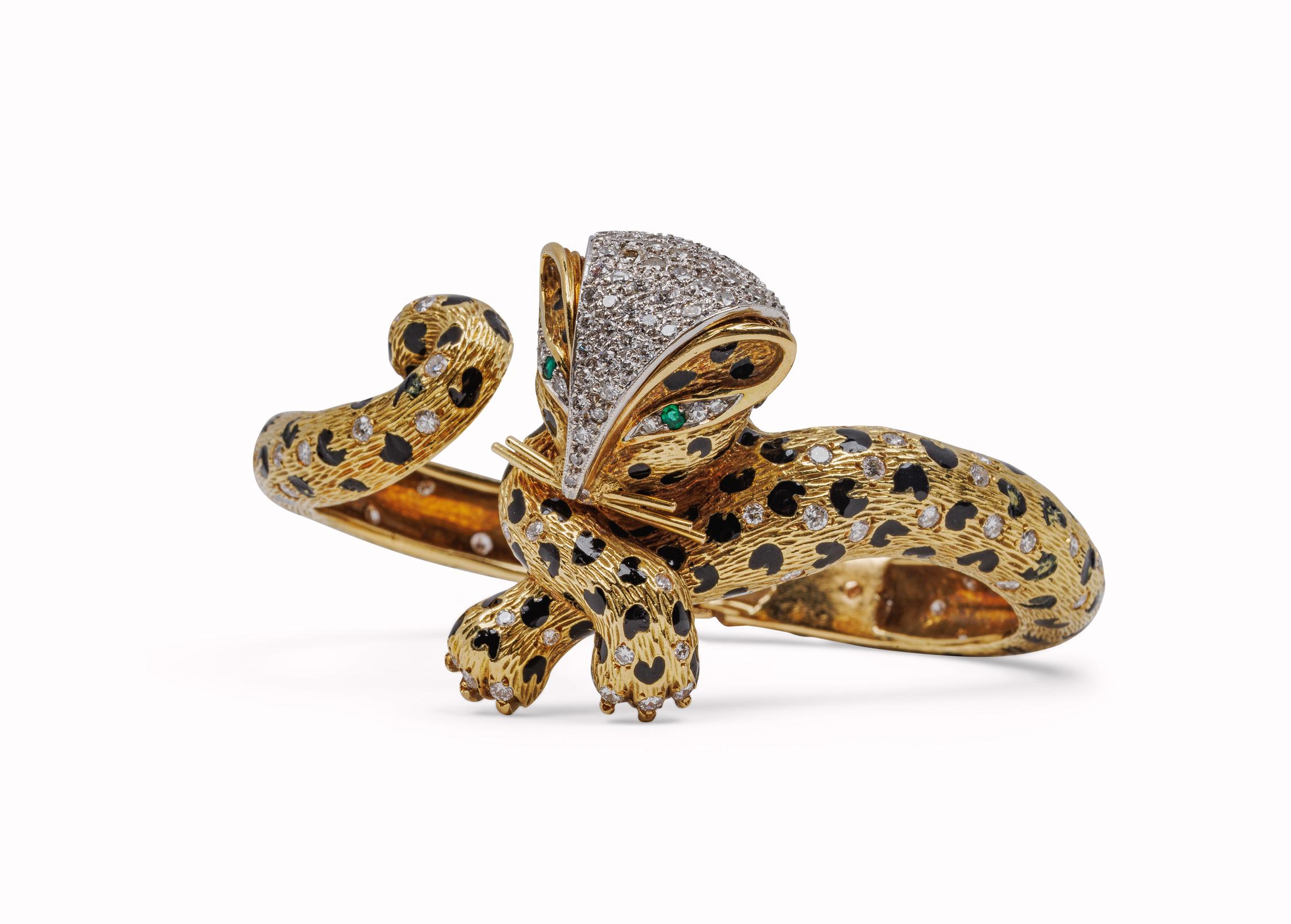 Vintage Fred Paris Leopard Bangle in 18k Yellow Gold with Emeralds and Diamonds

143 round diamonds 5.14 cts diamonds  