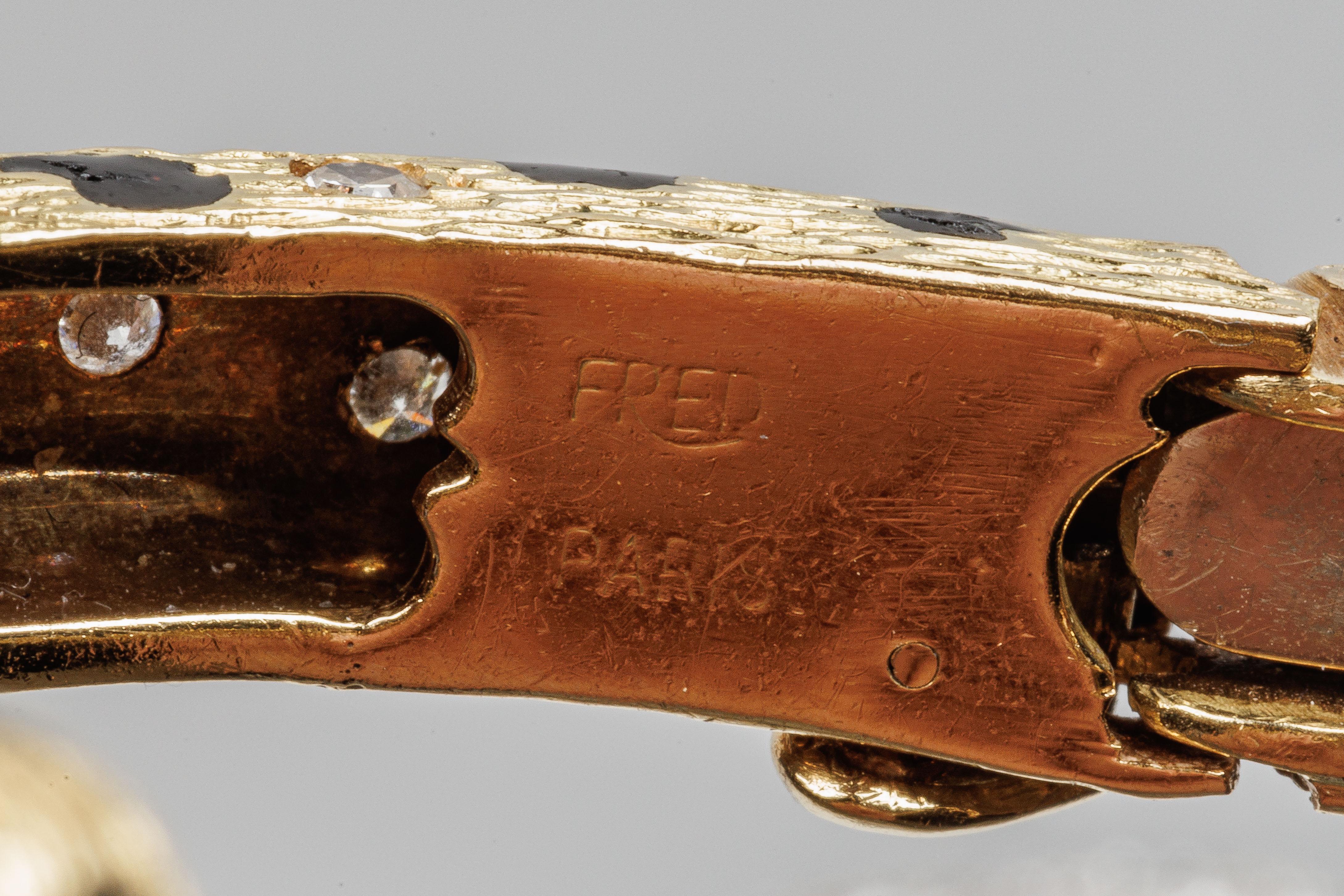 Fred Paris Bracelet jonc léopard vintage en or jaune 18 carats avec émeraudes et diamants en vente 2